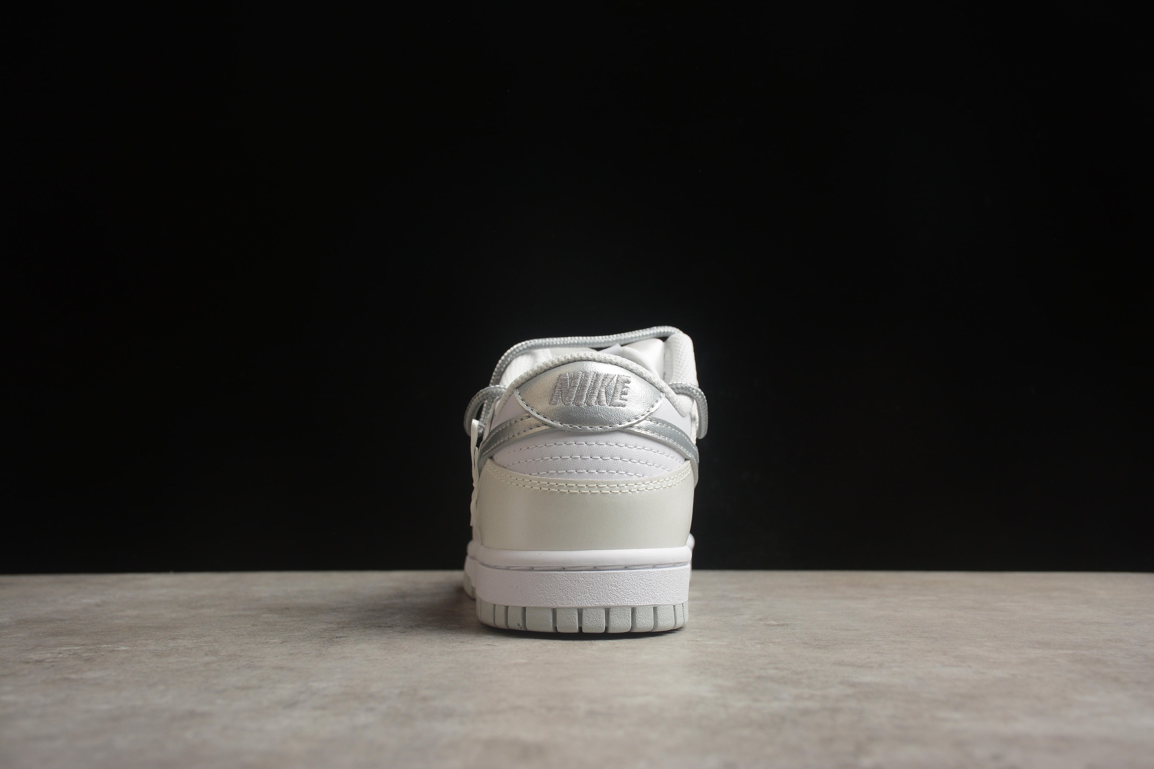 Dunk SB – Gris / Plata