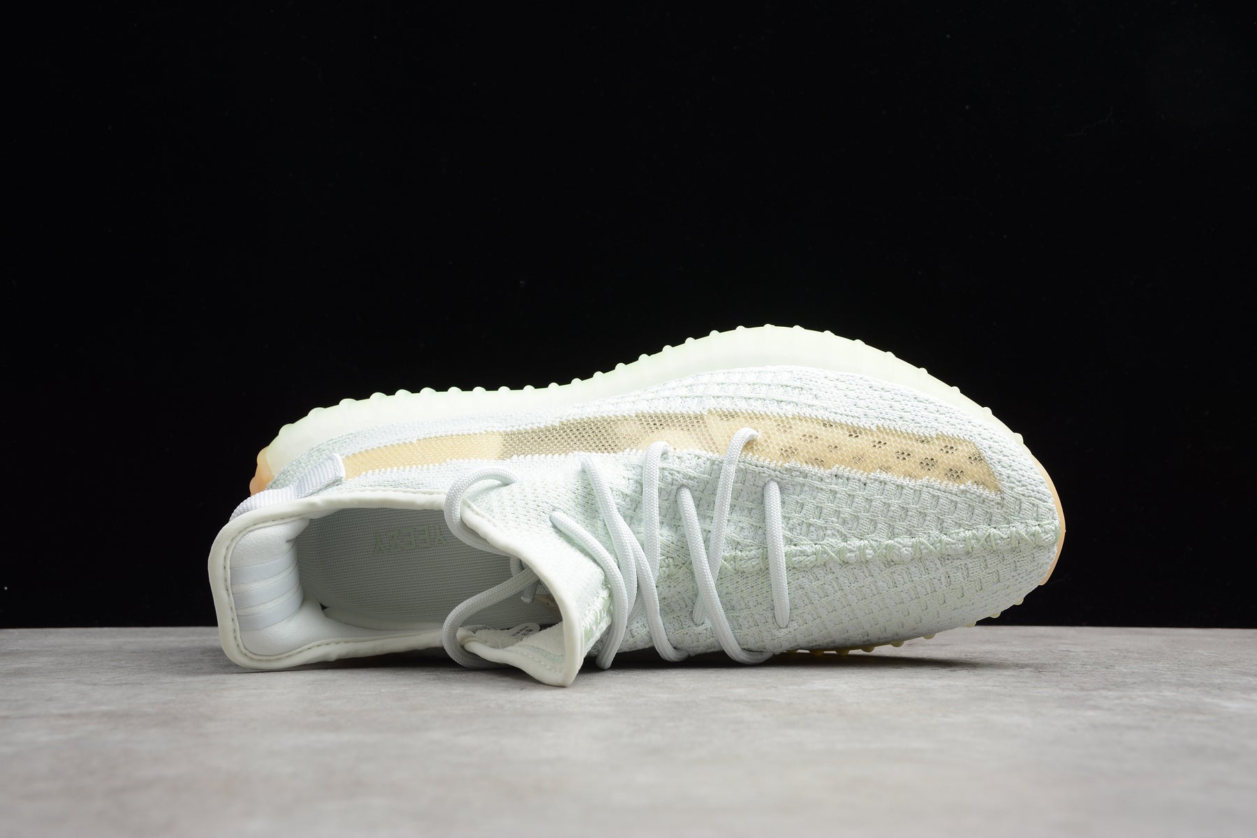 Adidas Yeezy 350 – Verde / Beige