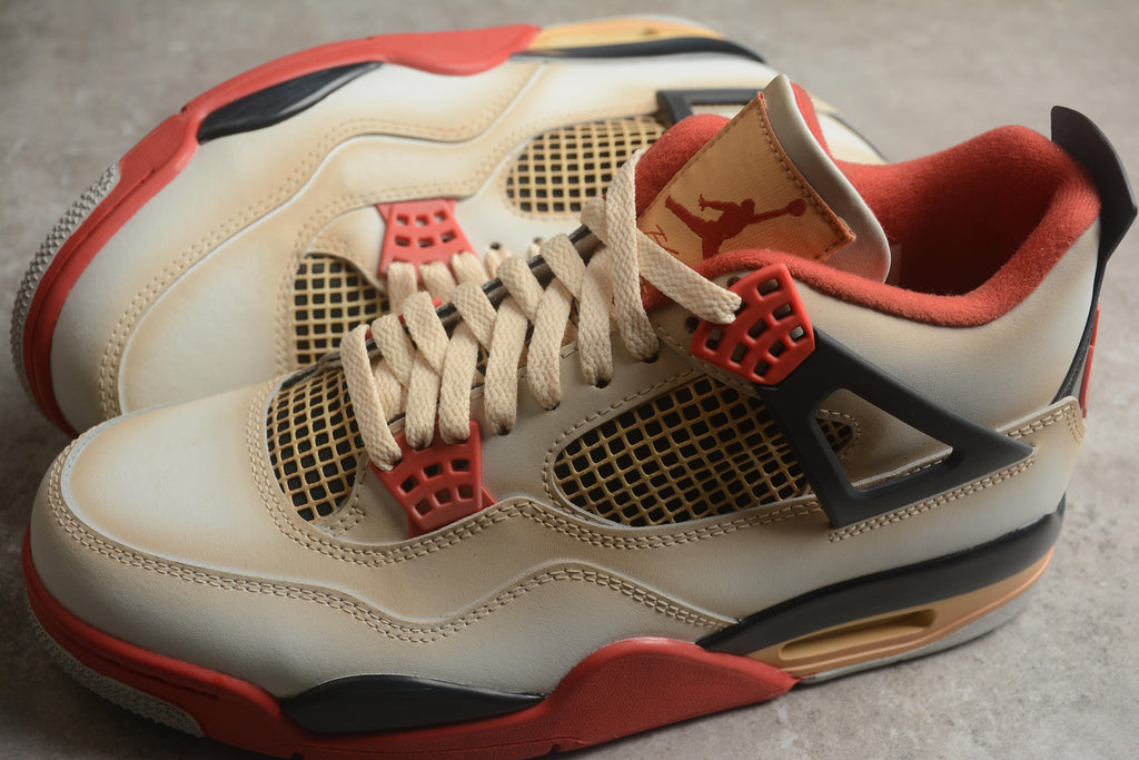 Air Jordan 4 – Beige / Rojo