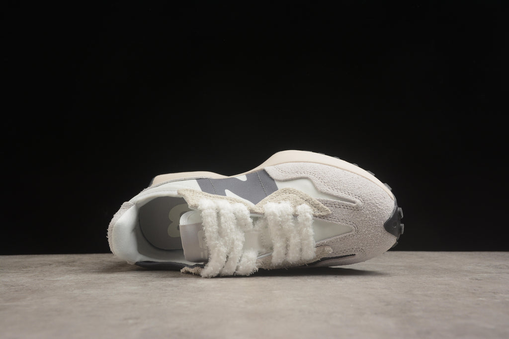 New Balance 327 – Gris / Piel