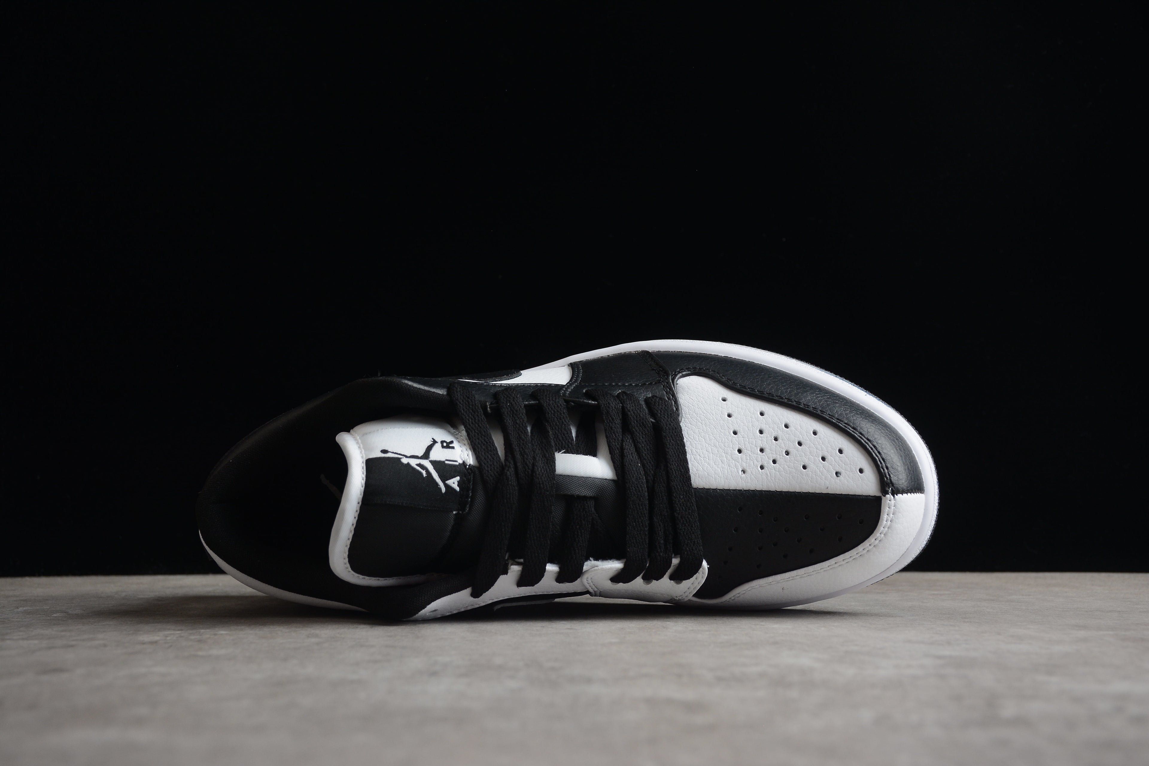 Jordan 1 Low – Negro / Blanco