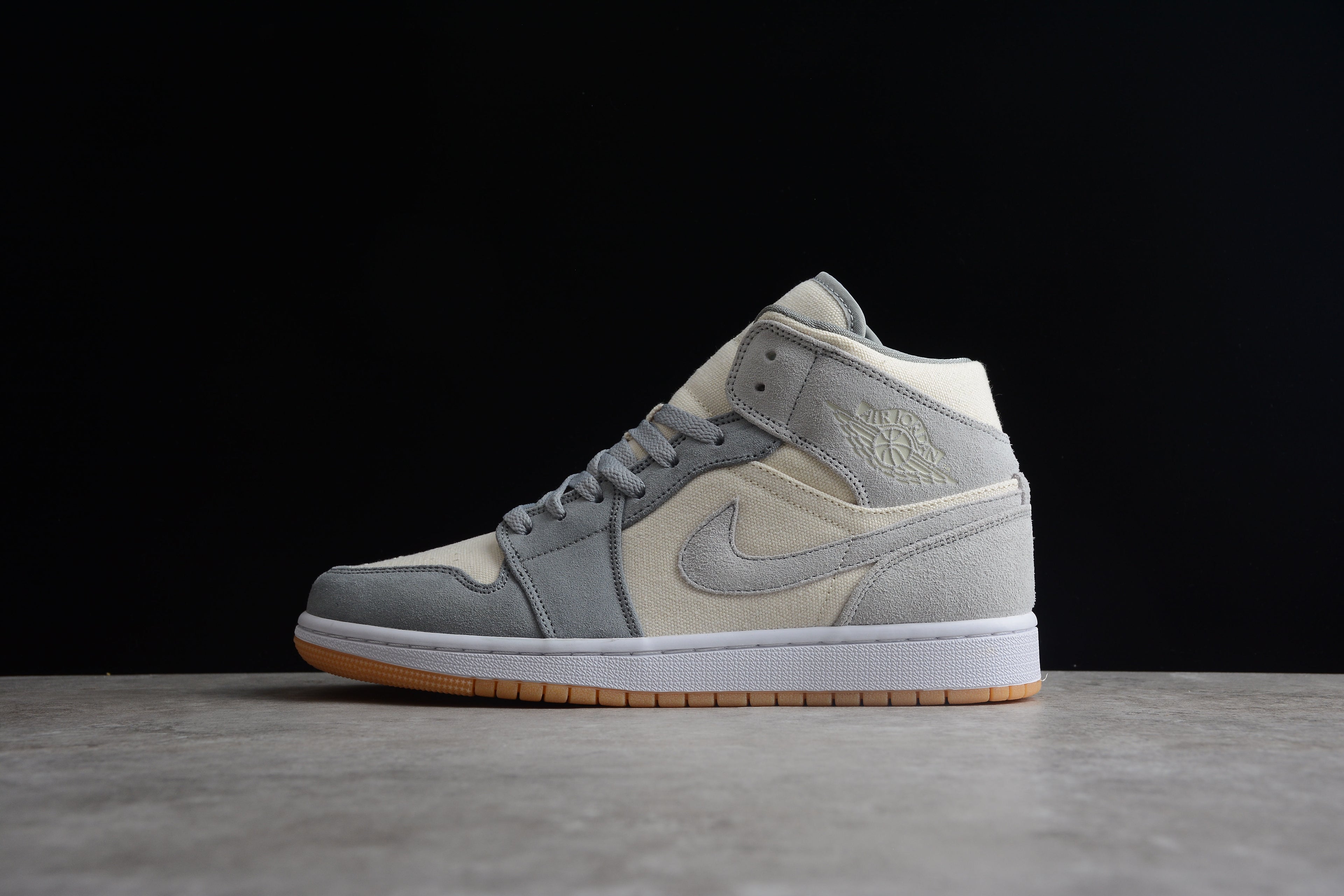 Air Jordan 1 Mid – Gris Claro / Beige