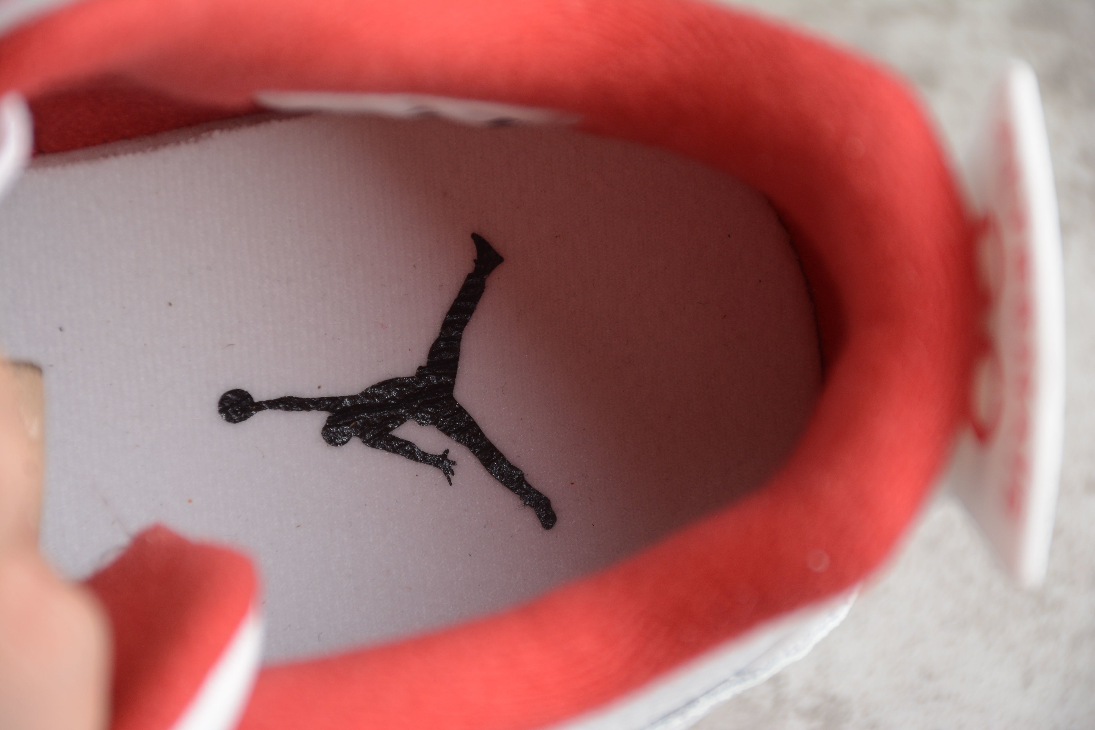 Air Jordan 4 – Blanco / Rojo