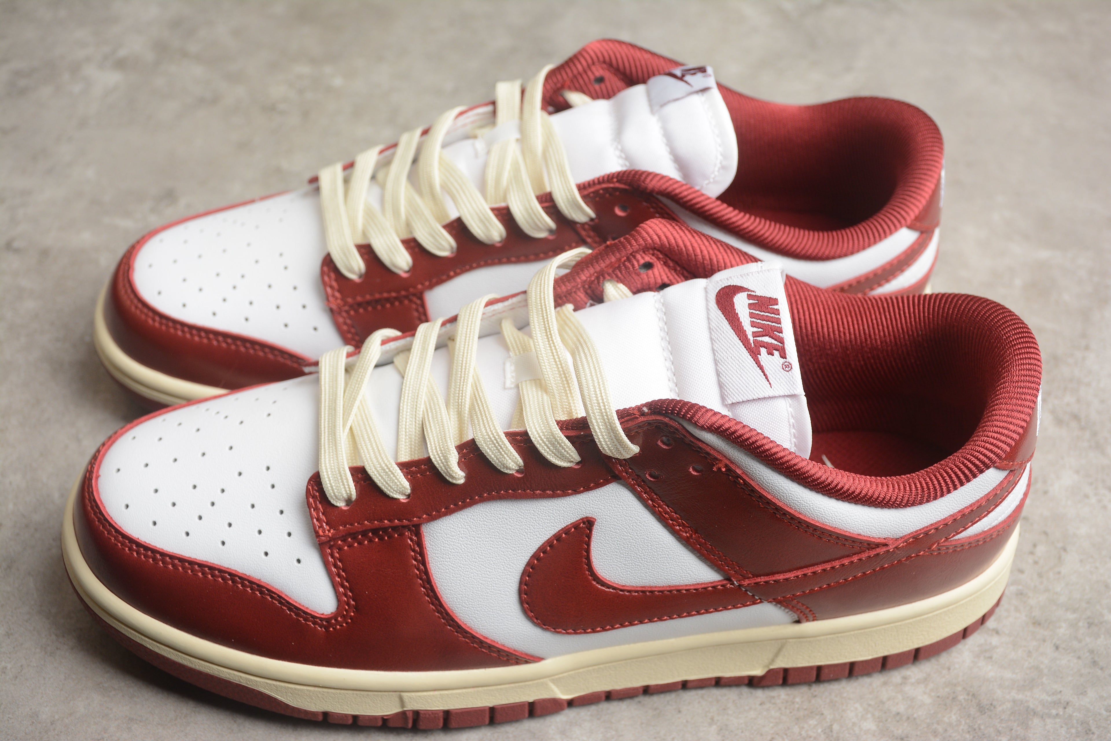 Dunk SB – Rojo / Blanco