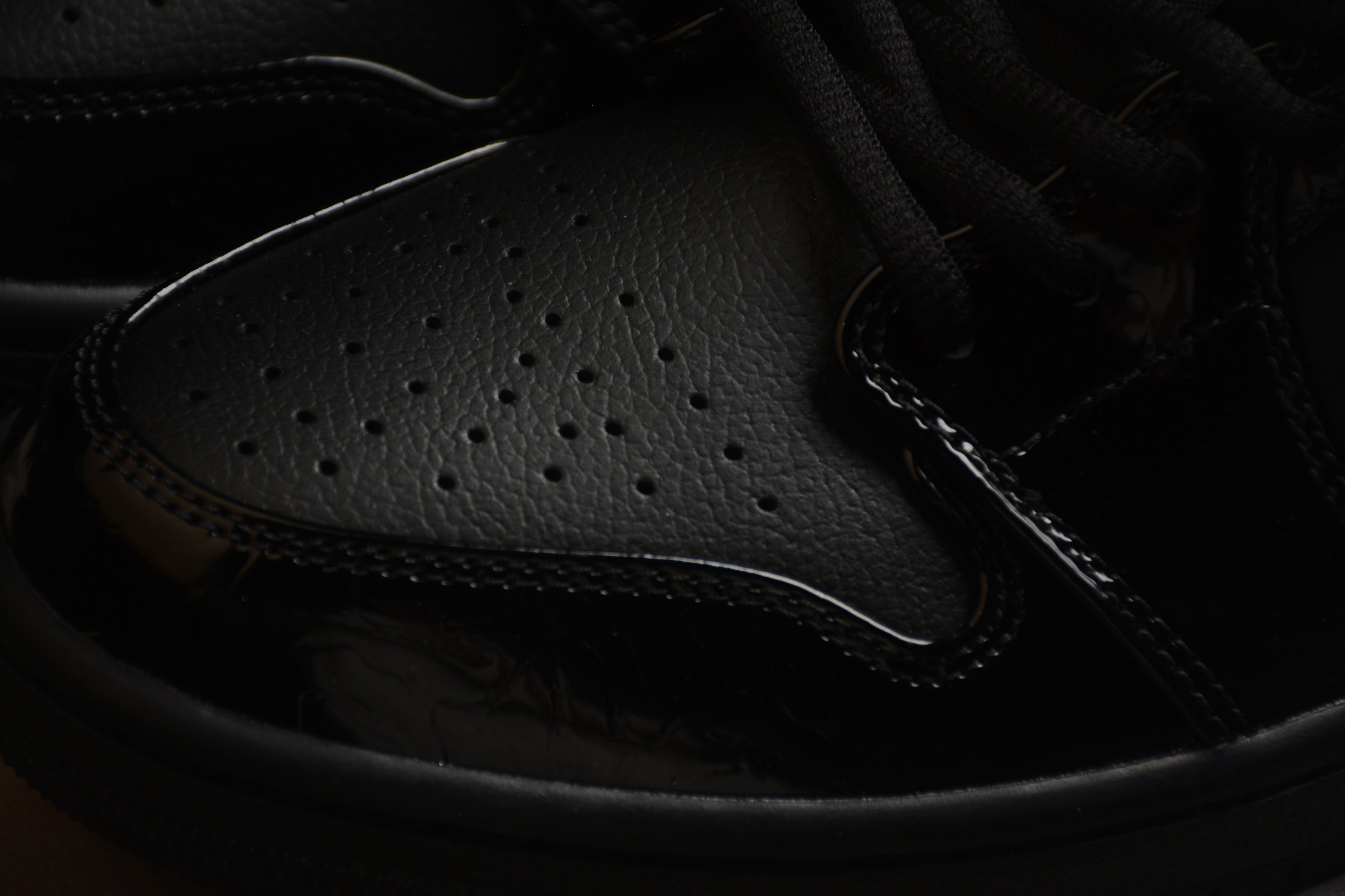 Jordan 1 Low – Negro Brillante