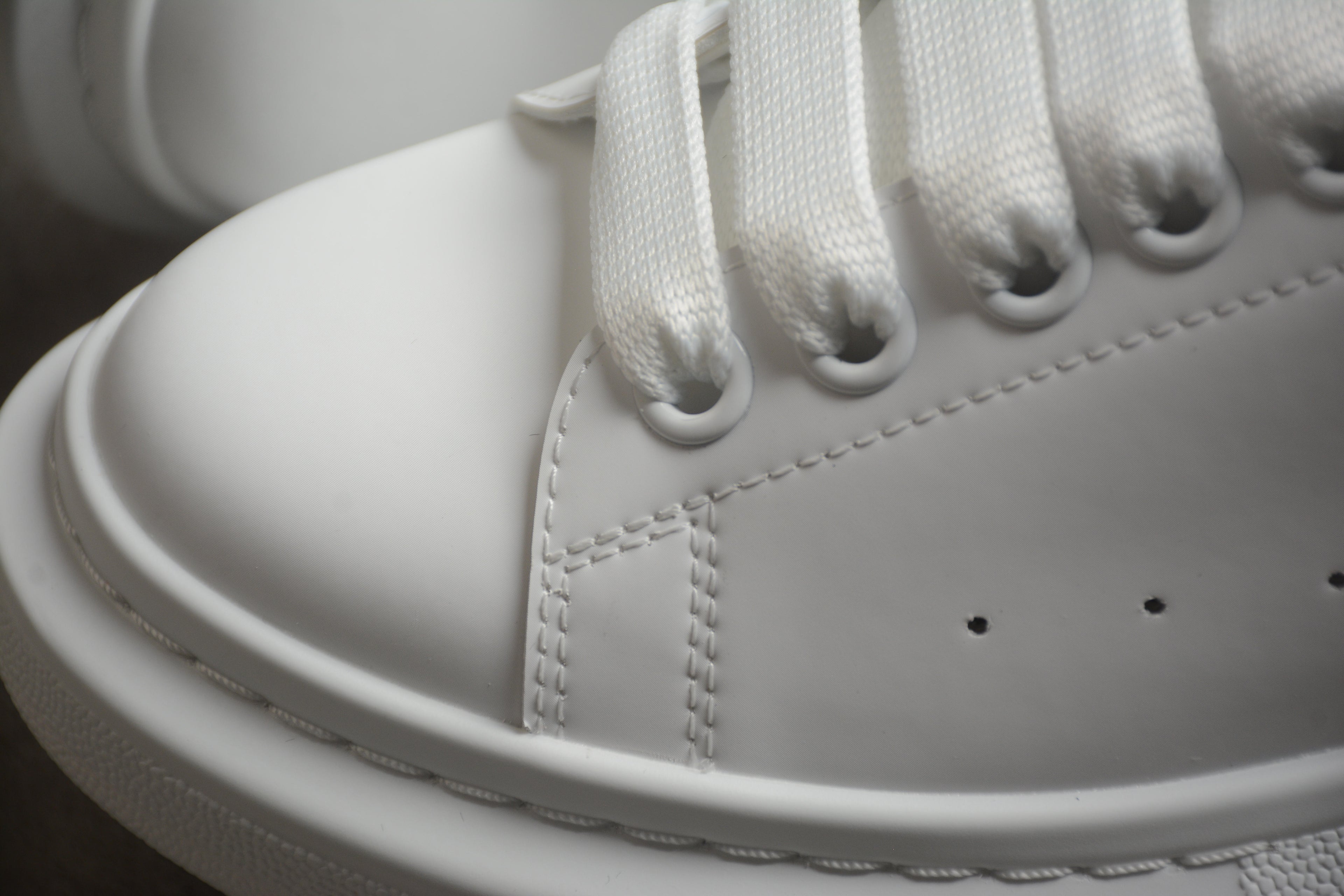 Alexander McQueen – Blanco / Negro