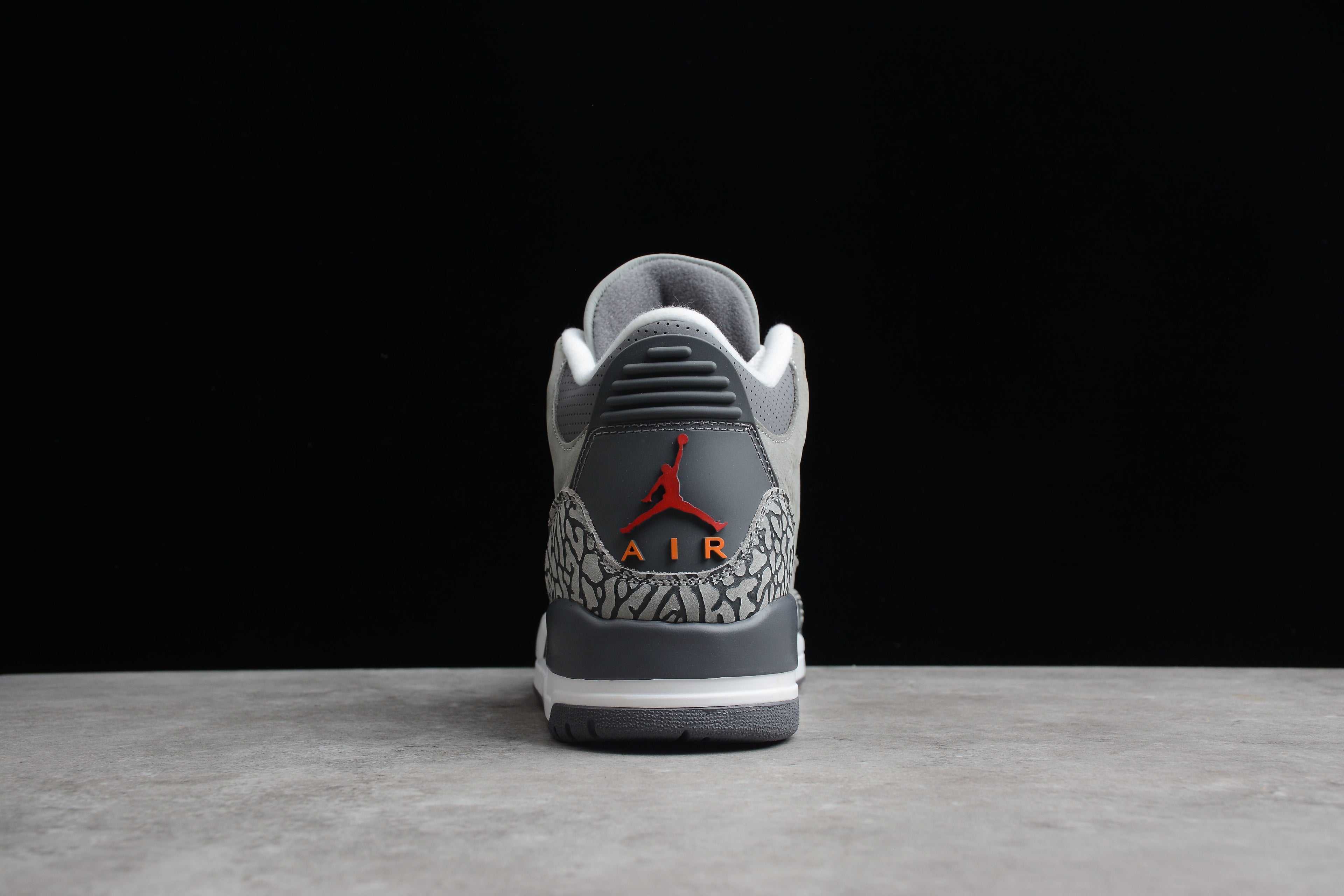 Air Jordan 3 – Gris