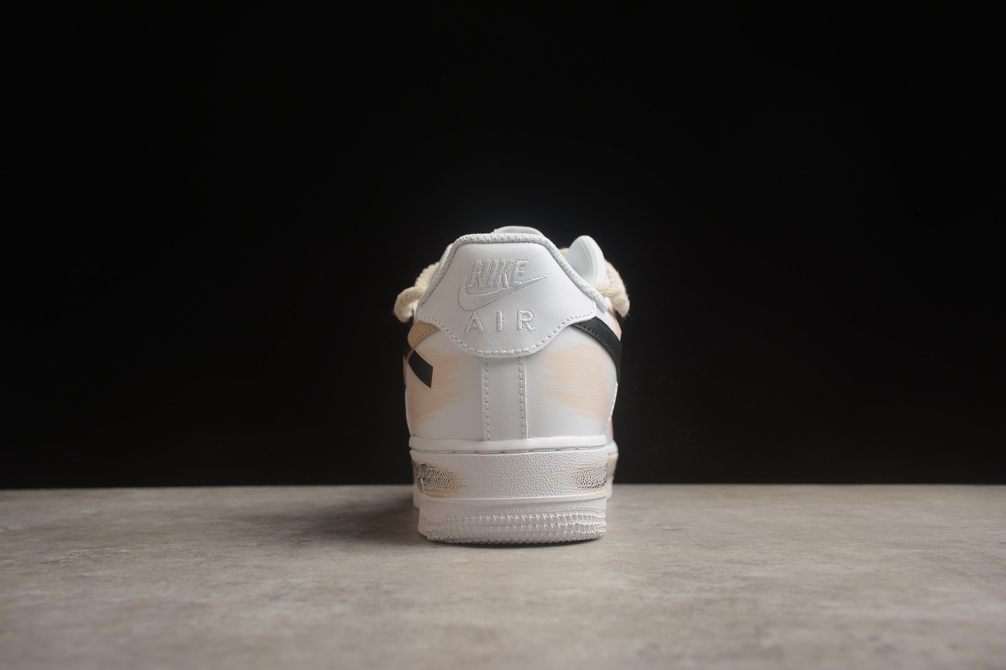 Air Force 1 Low – Blanco / Beige / Negro