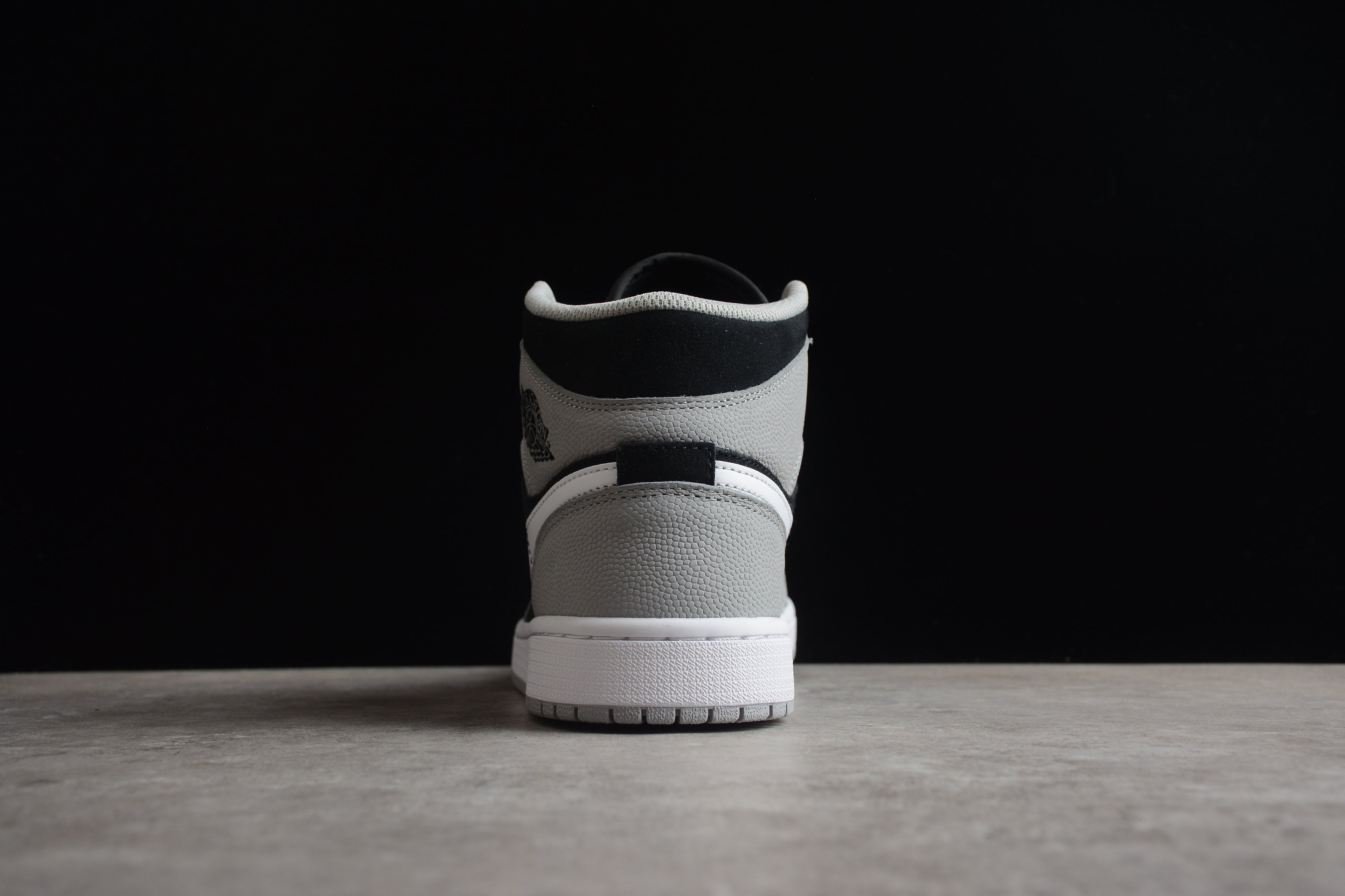 Air Jordan 1 Mid – Gris / Negro