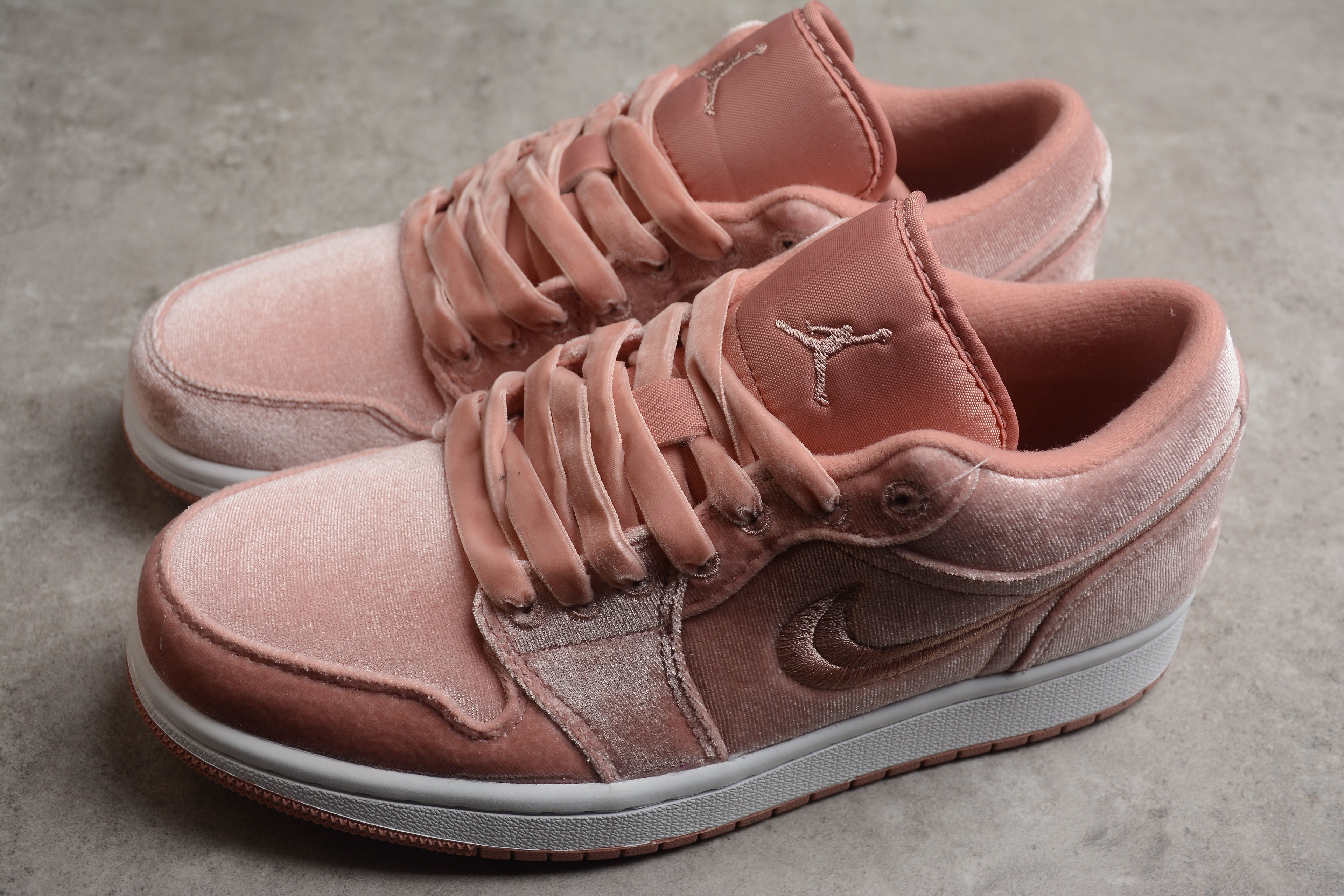 Jordan 1 Low – Rosa