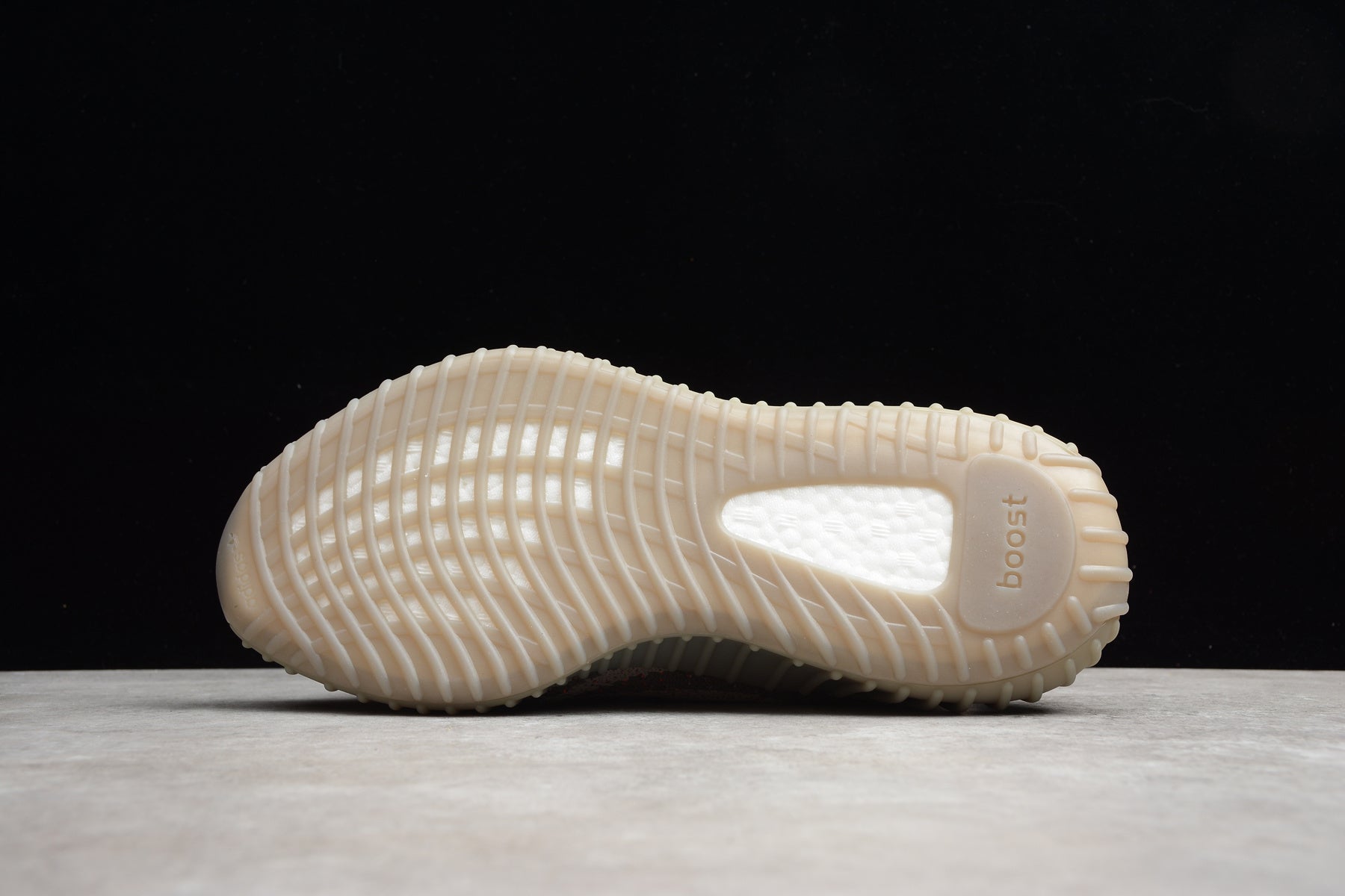Adidas Yeezy 350 – Gris / Negro / Naranja