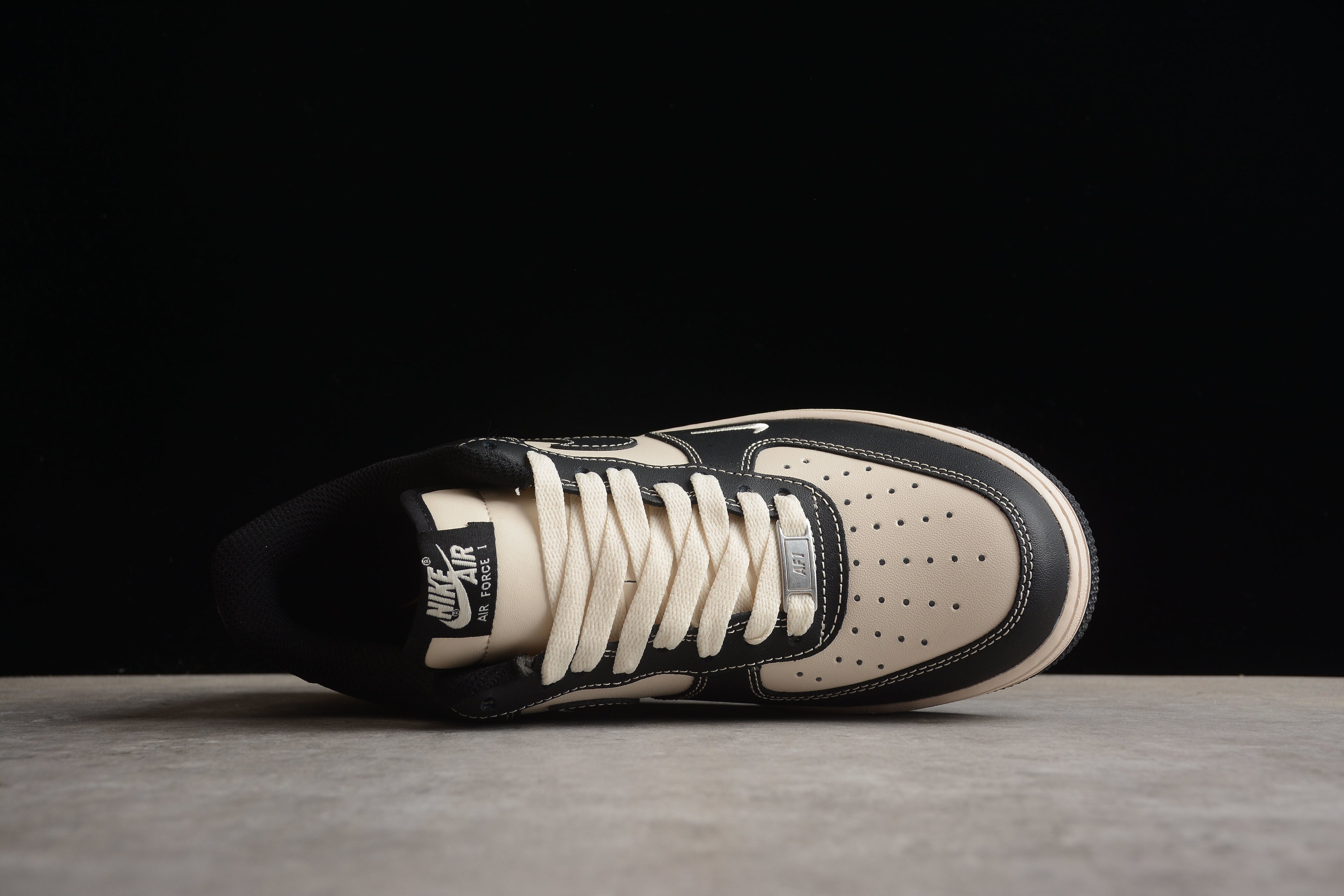 Air Force 1 Low – Negro / Beige