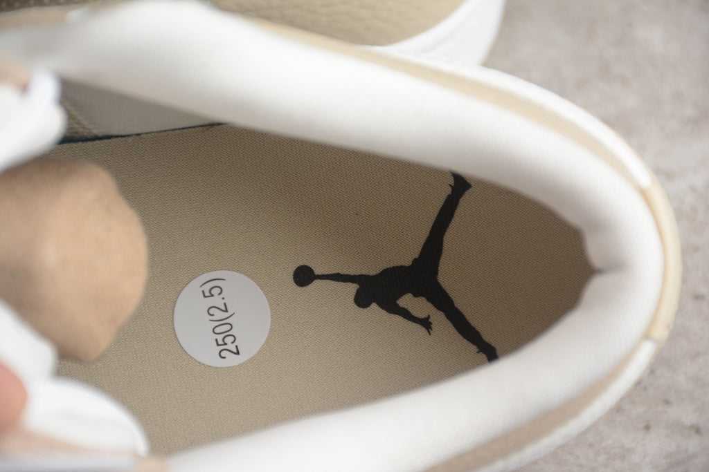 Jordan 1 Low – Beige / Blanco