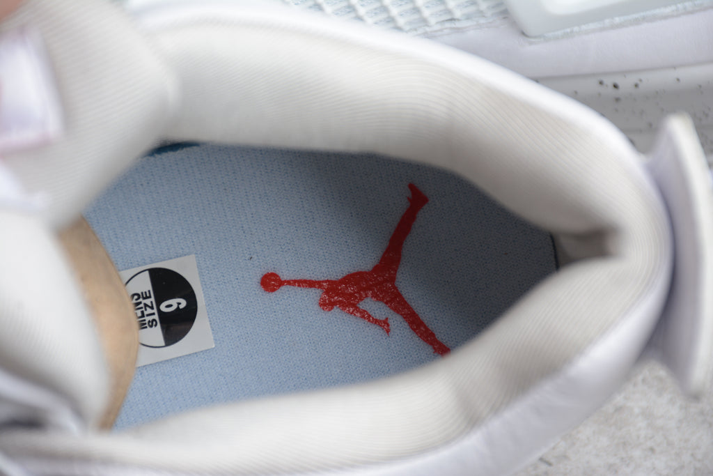 Air Jordan 4 – Blanco / Gris