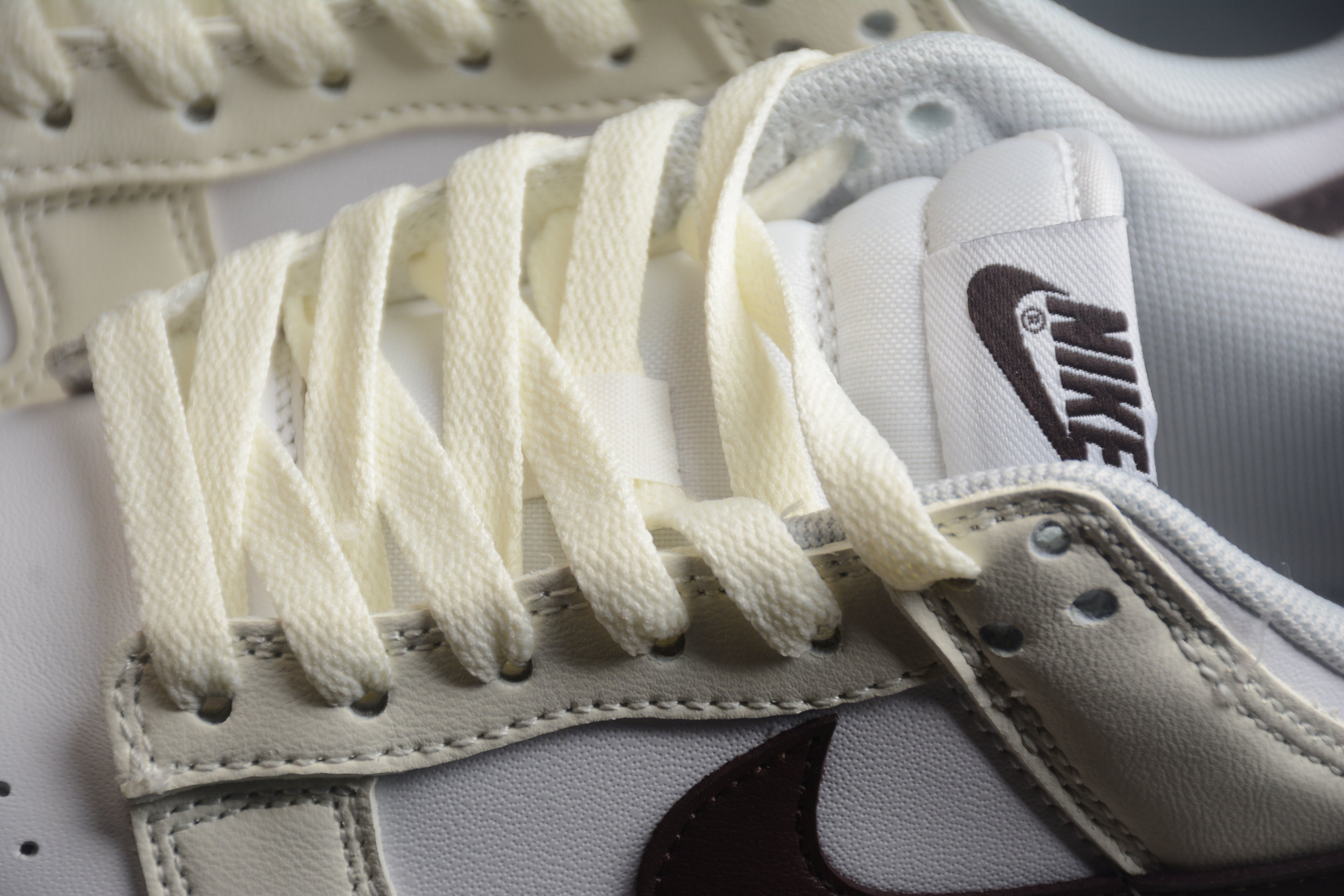 Dunk SB – Beigie / Blanco / Marrón