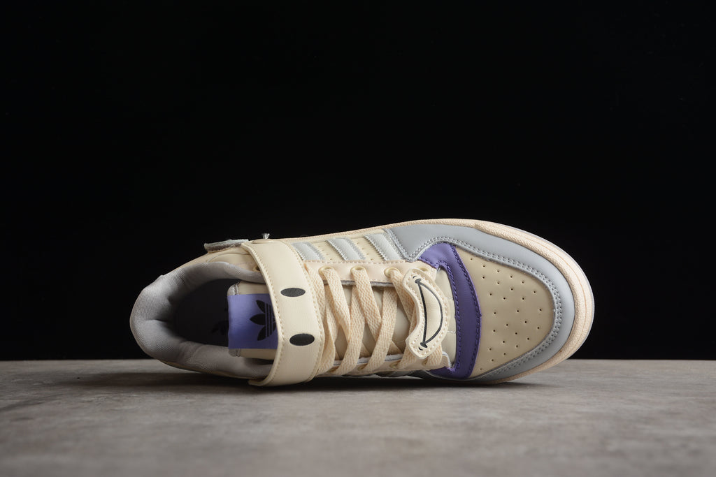 Adidas Forum – Beige con Detalles Azules