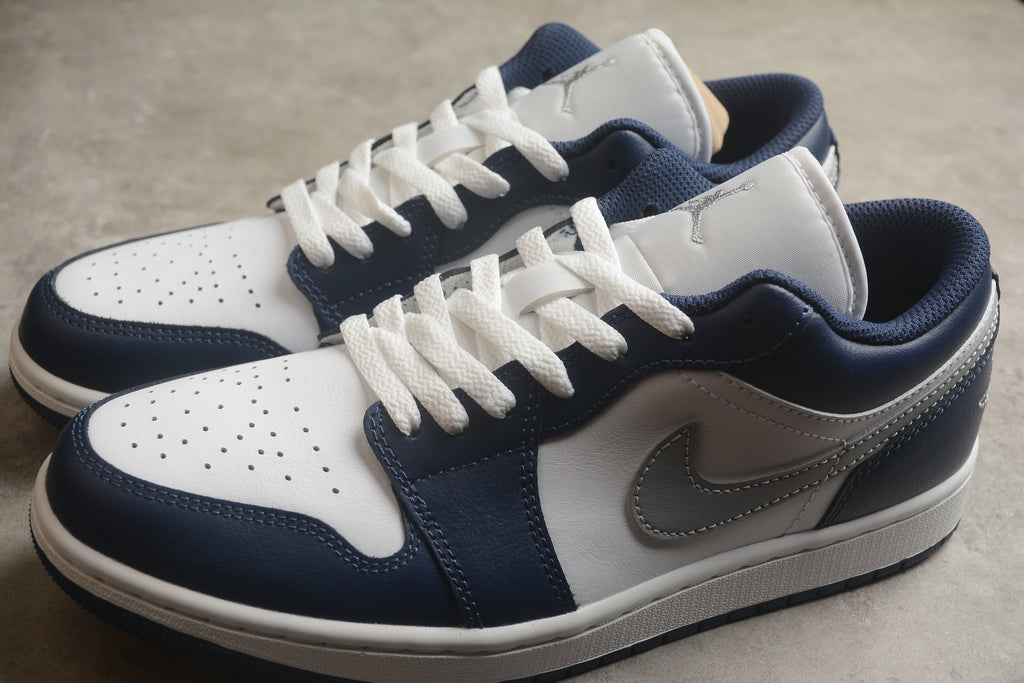 Jordan 1 Low – Azul / Blanco / Gris