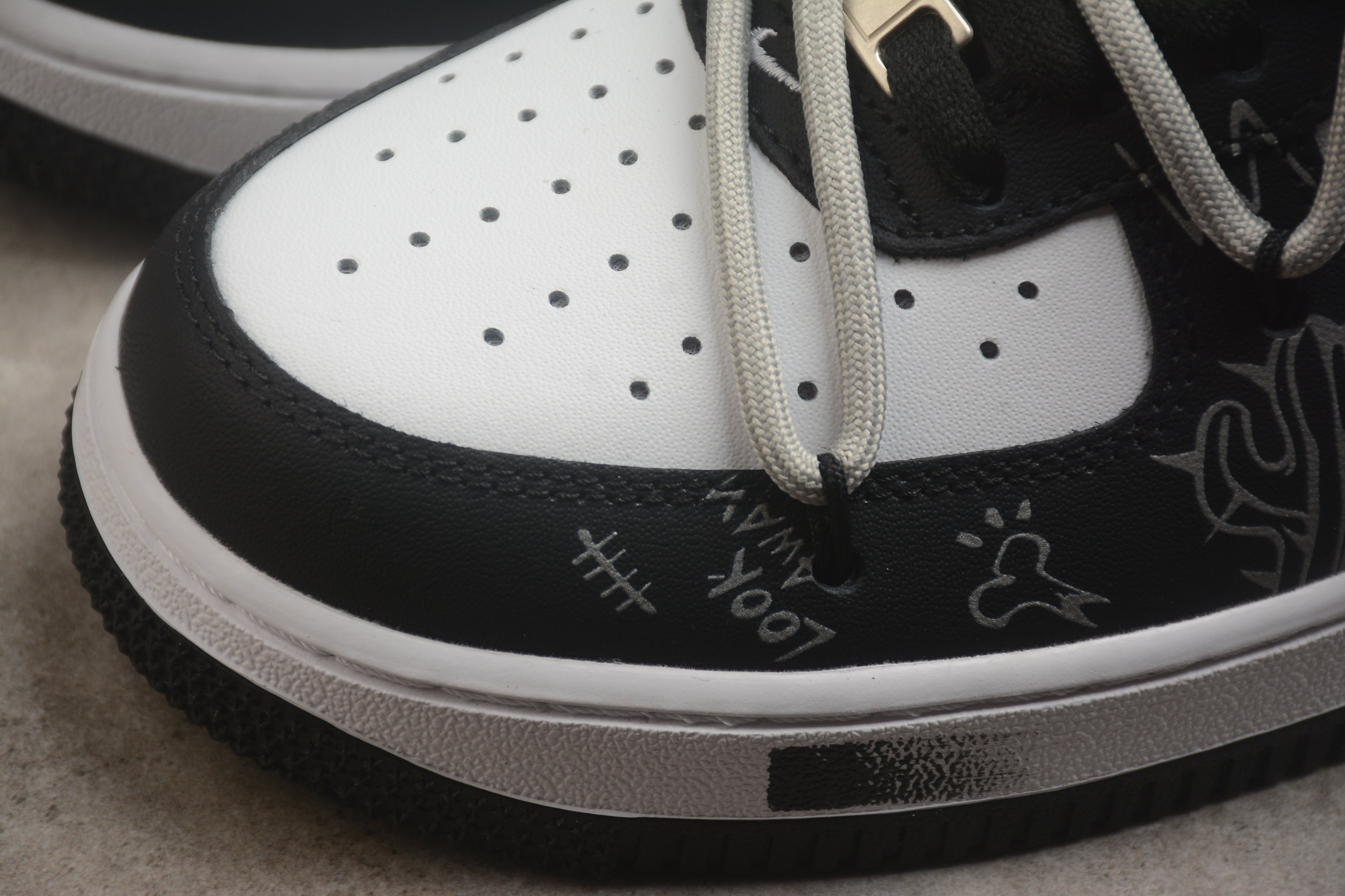 Air Force 1 Low – Negro / Blanco