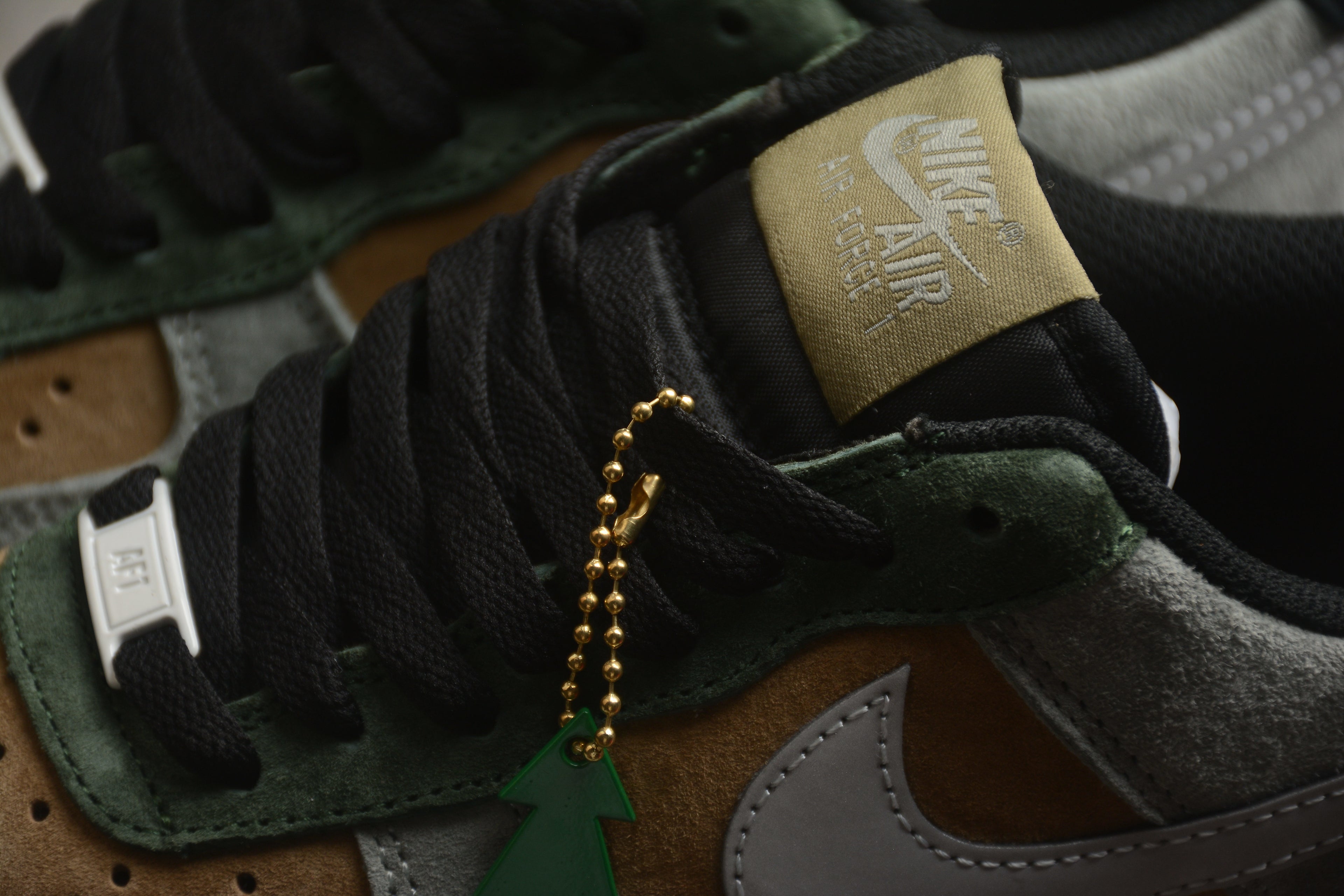 Air Force 1 Low – Gris / Marrón / Negro