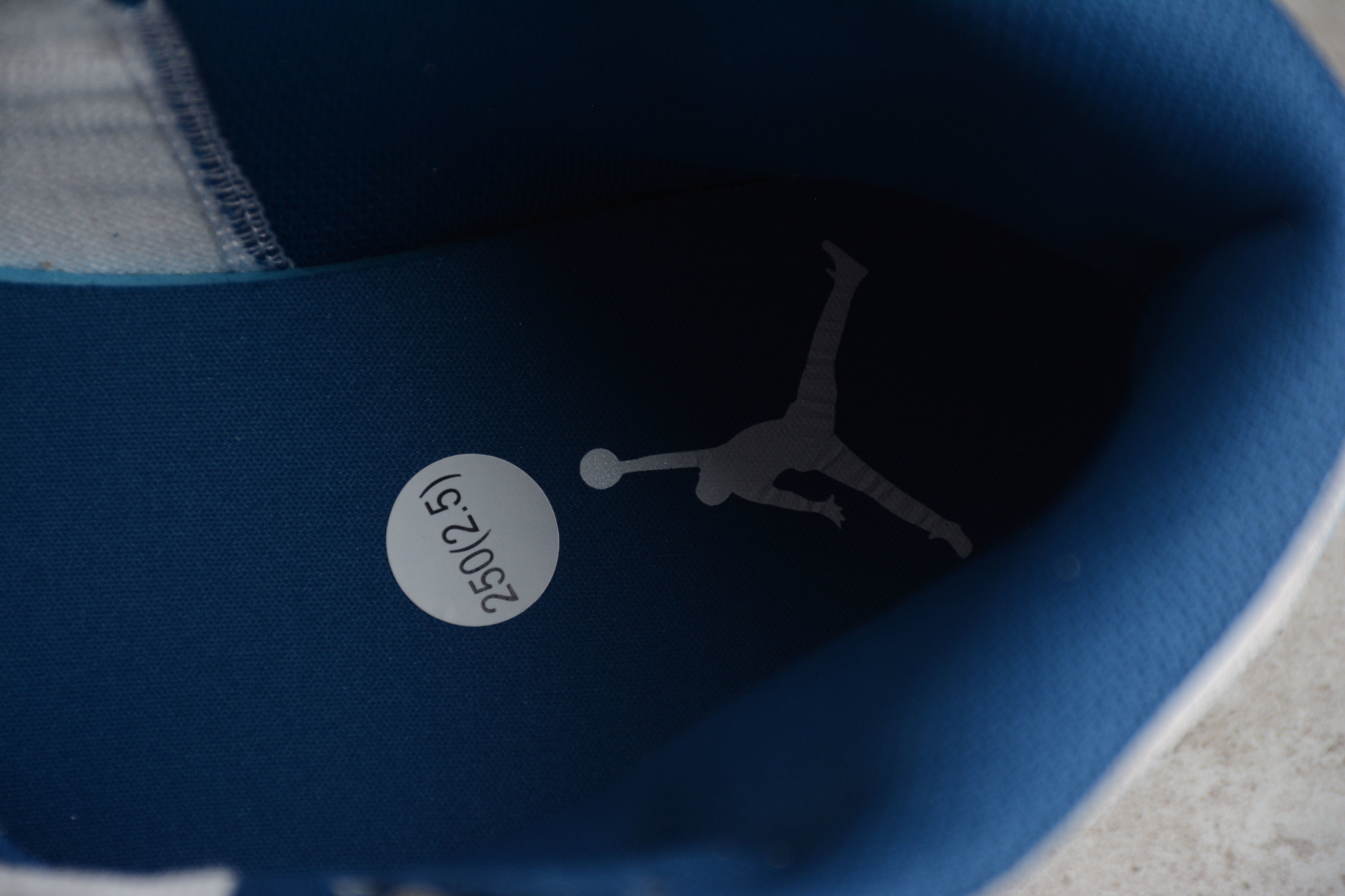 Air Jordan 1 Mid – Azul / Blanco / Gris