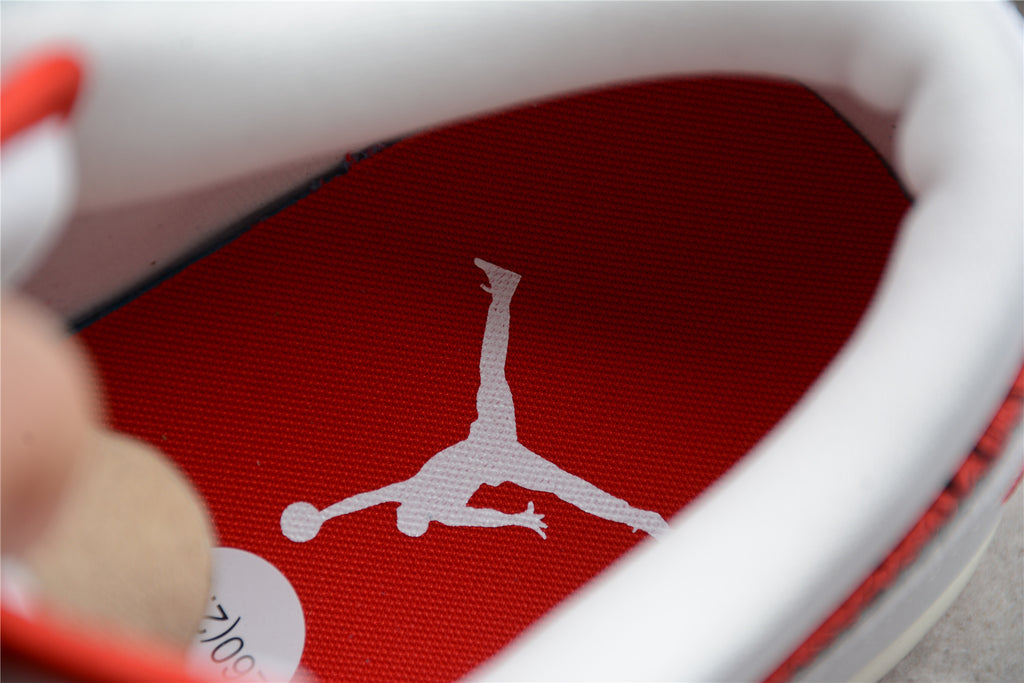 Jordan 1 Low – Rojo / Blanco / Dorado