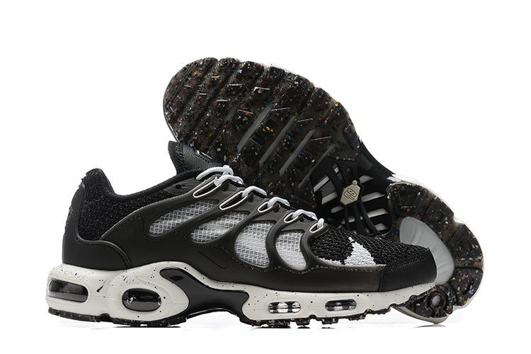 Air Max Plus Terrascape – Negro / Blanco