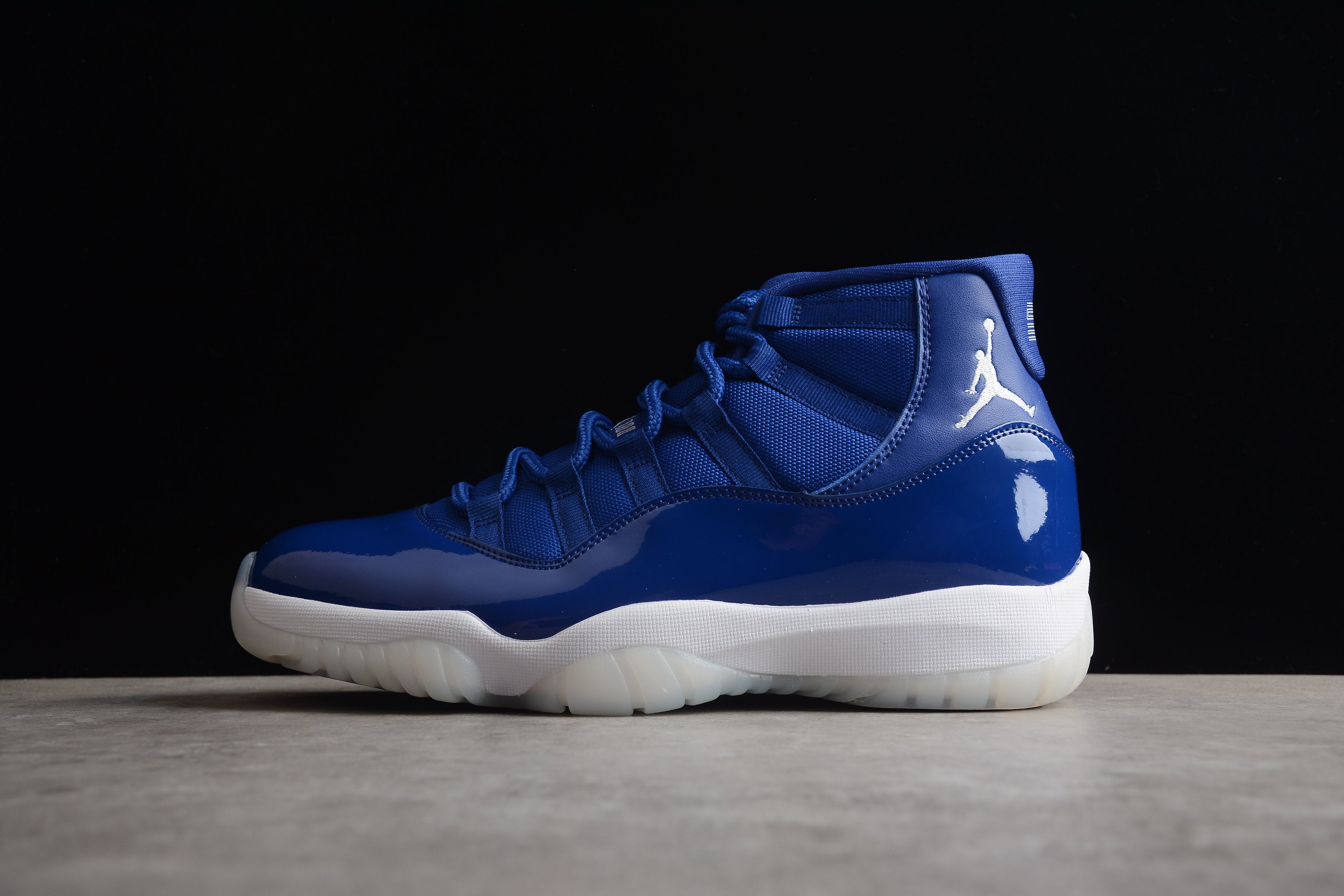 Air Jordan 11 – Azul