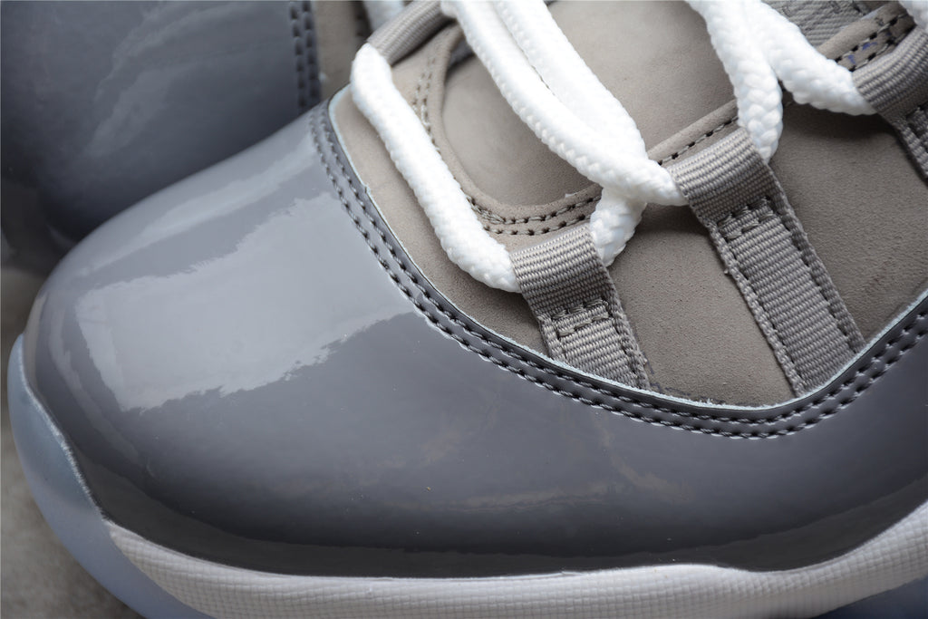 Air Jordan 11 – Gris