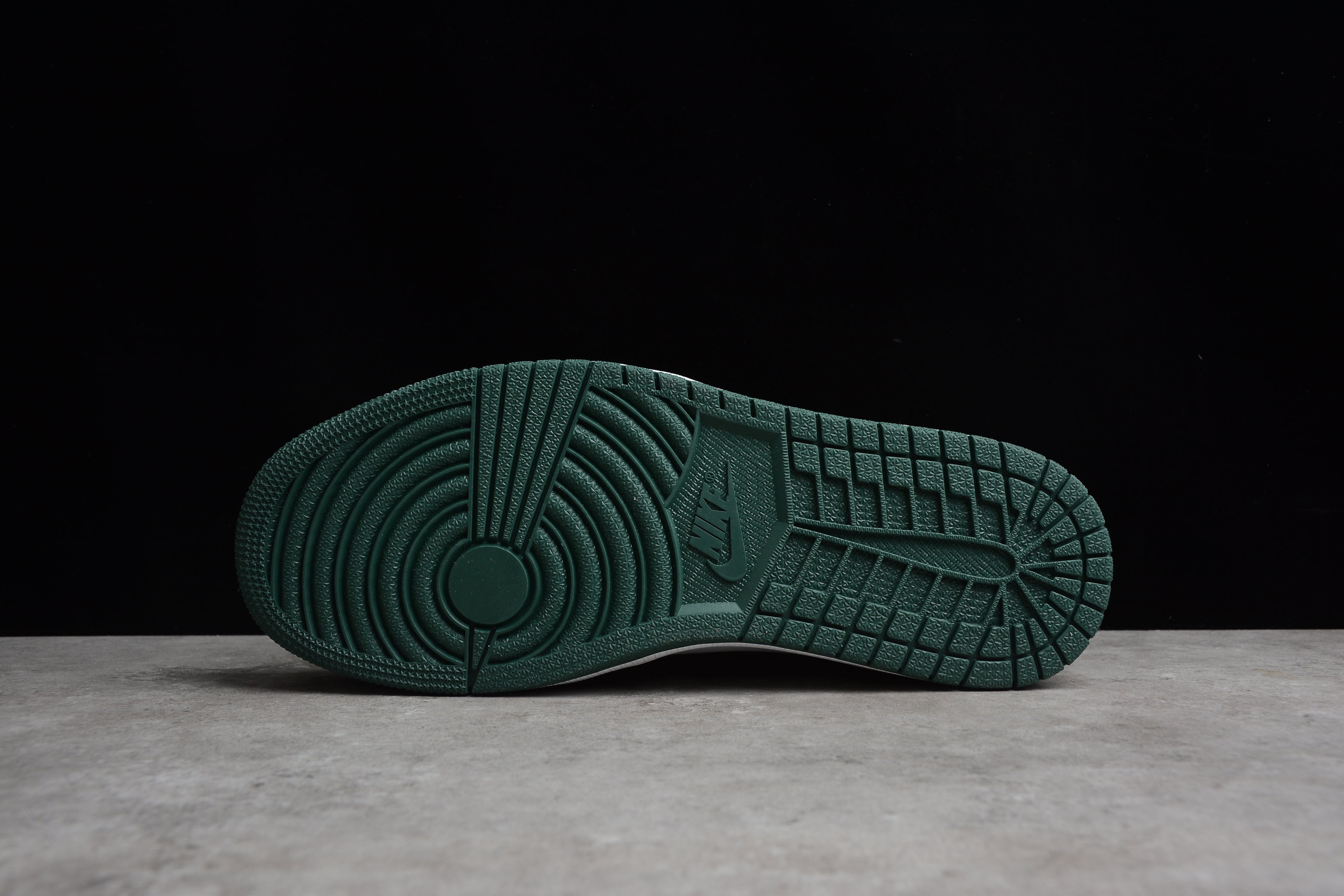 Jordan 1 Low – Verde / Negro / Blanco