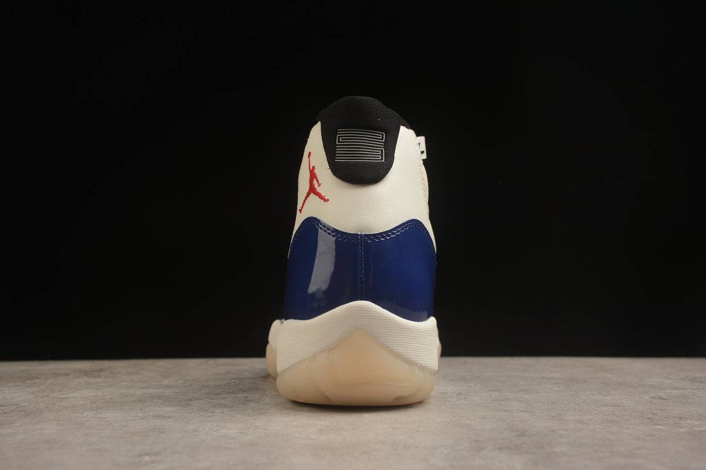 Air Jordan 11 – Beige / Azul