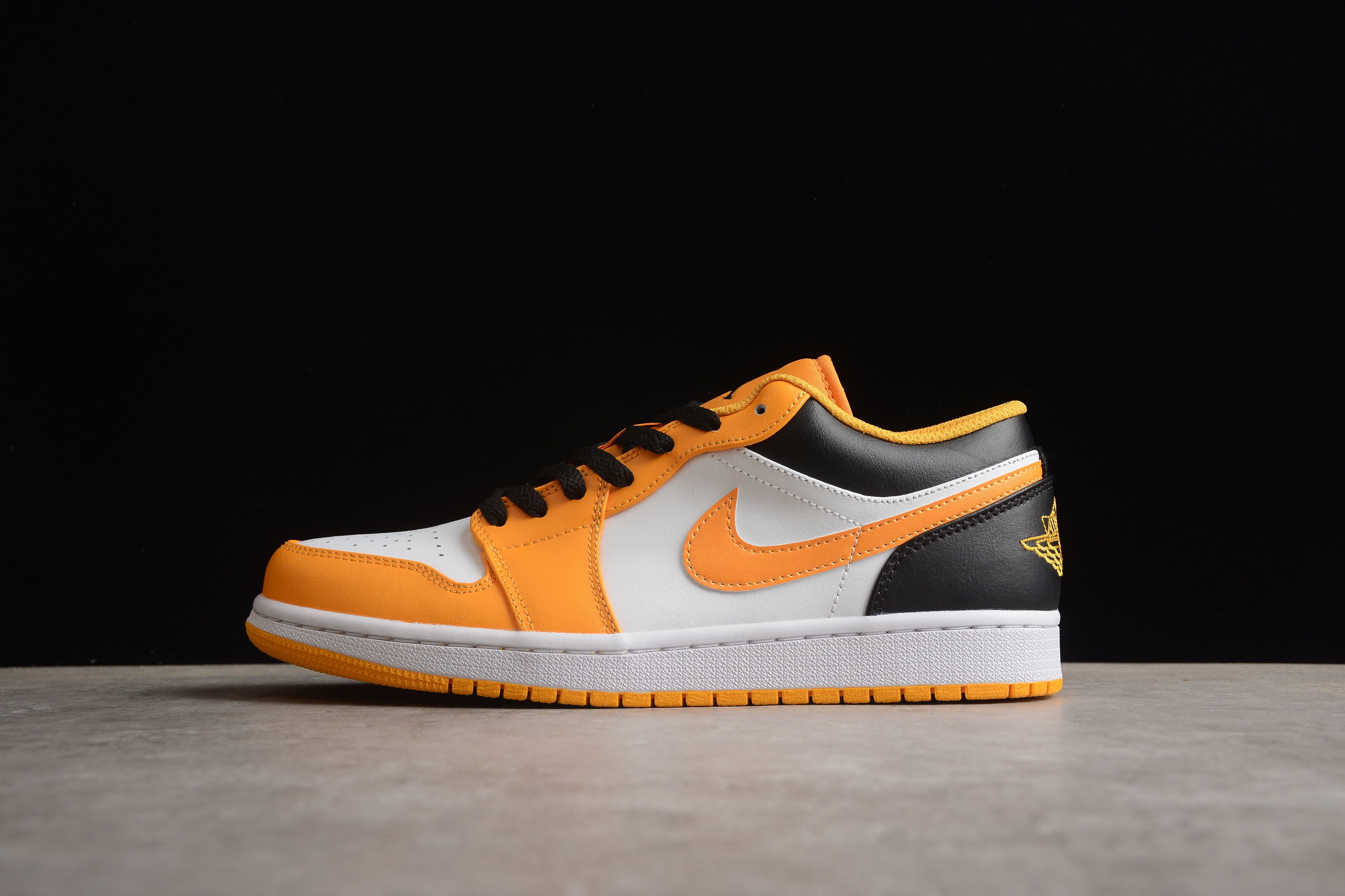 Jordan 1 Low – Amarillo / Blanco / Negro