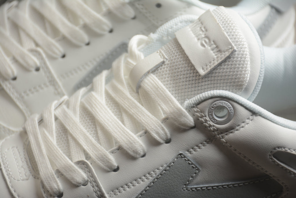 Off-White – Blanco / Gris