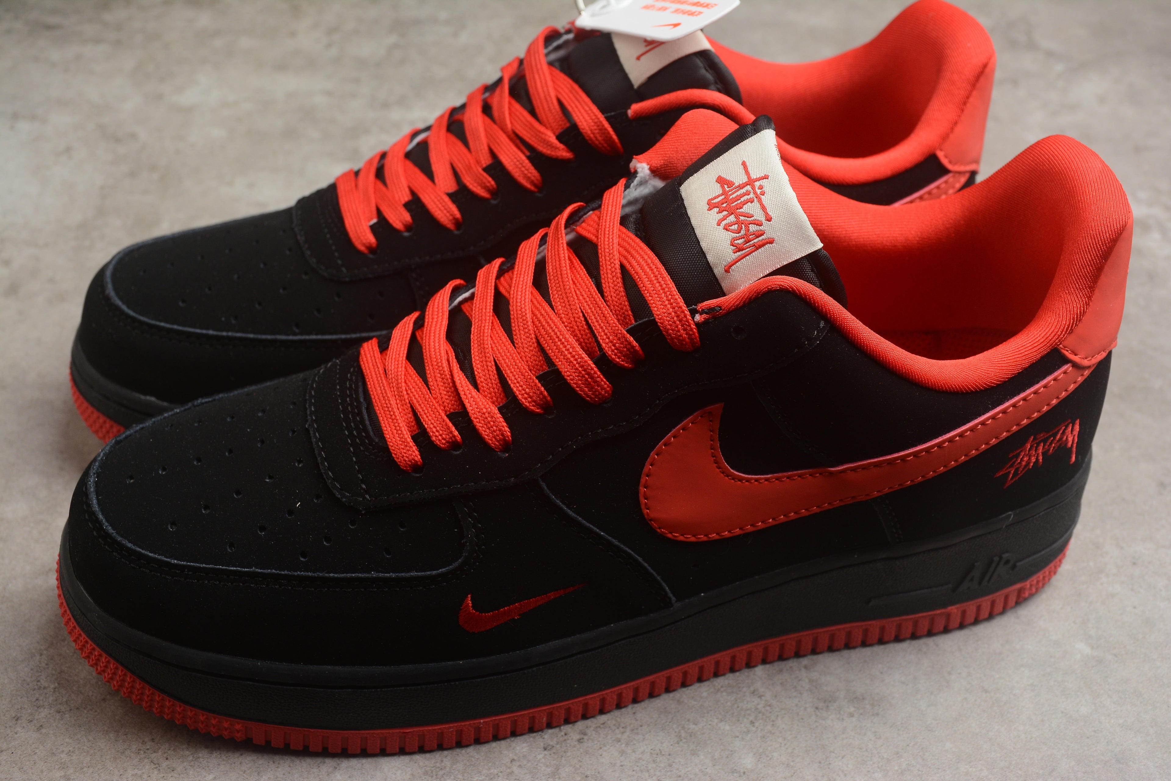 Air Force 1 Low – Negro / Rojo