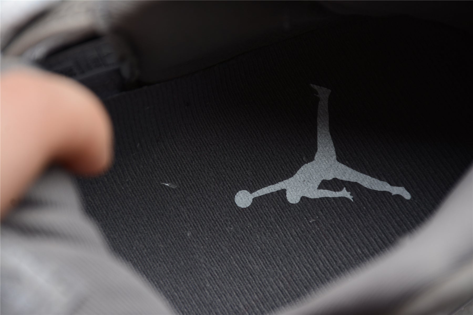 Air Jordan 11 – Gris