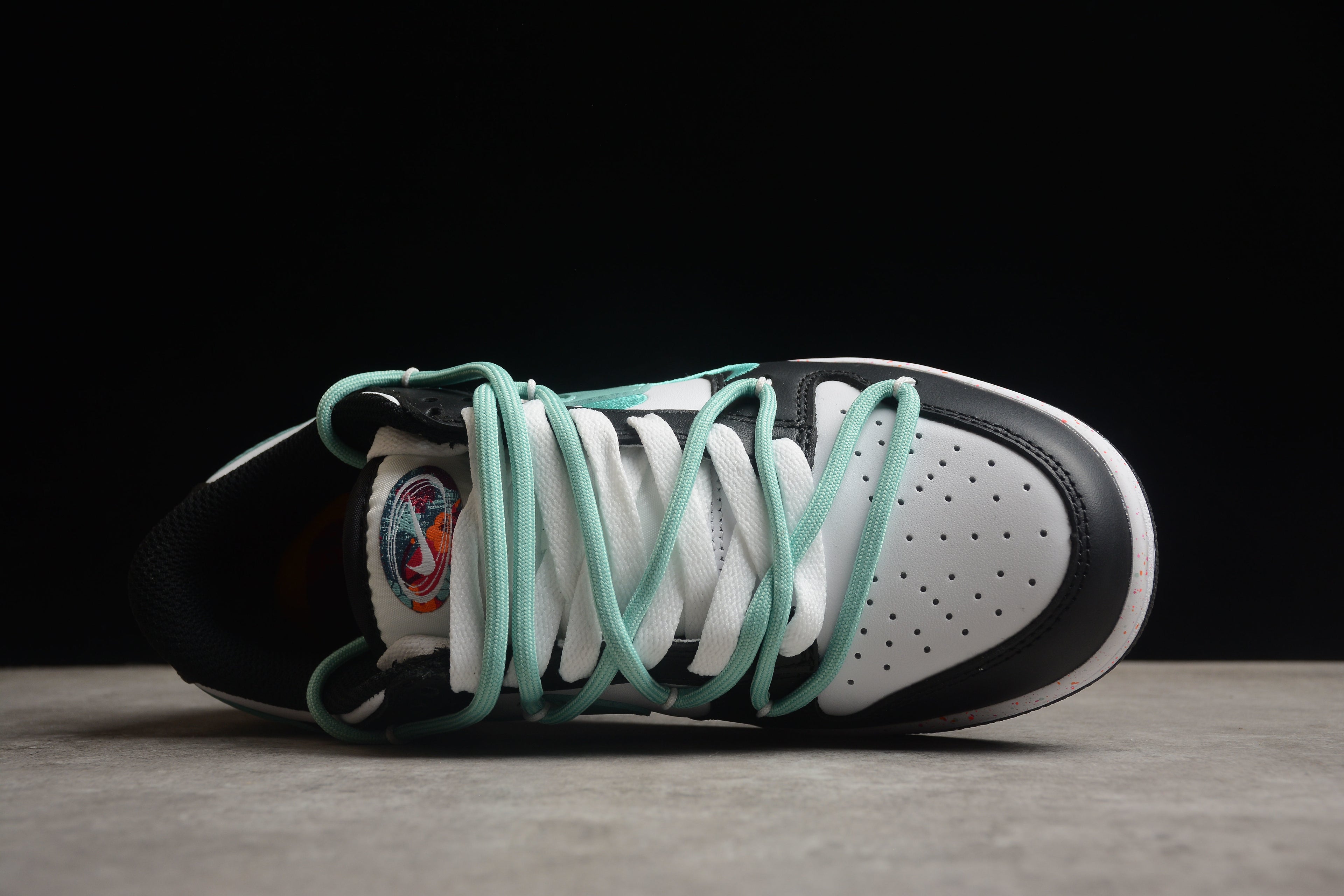 Dunk SB – Negro / Blanco / Turquesa