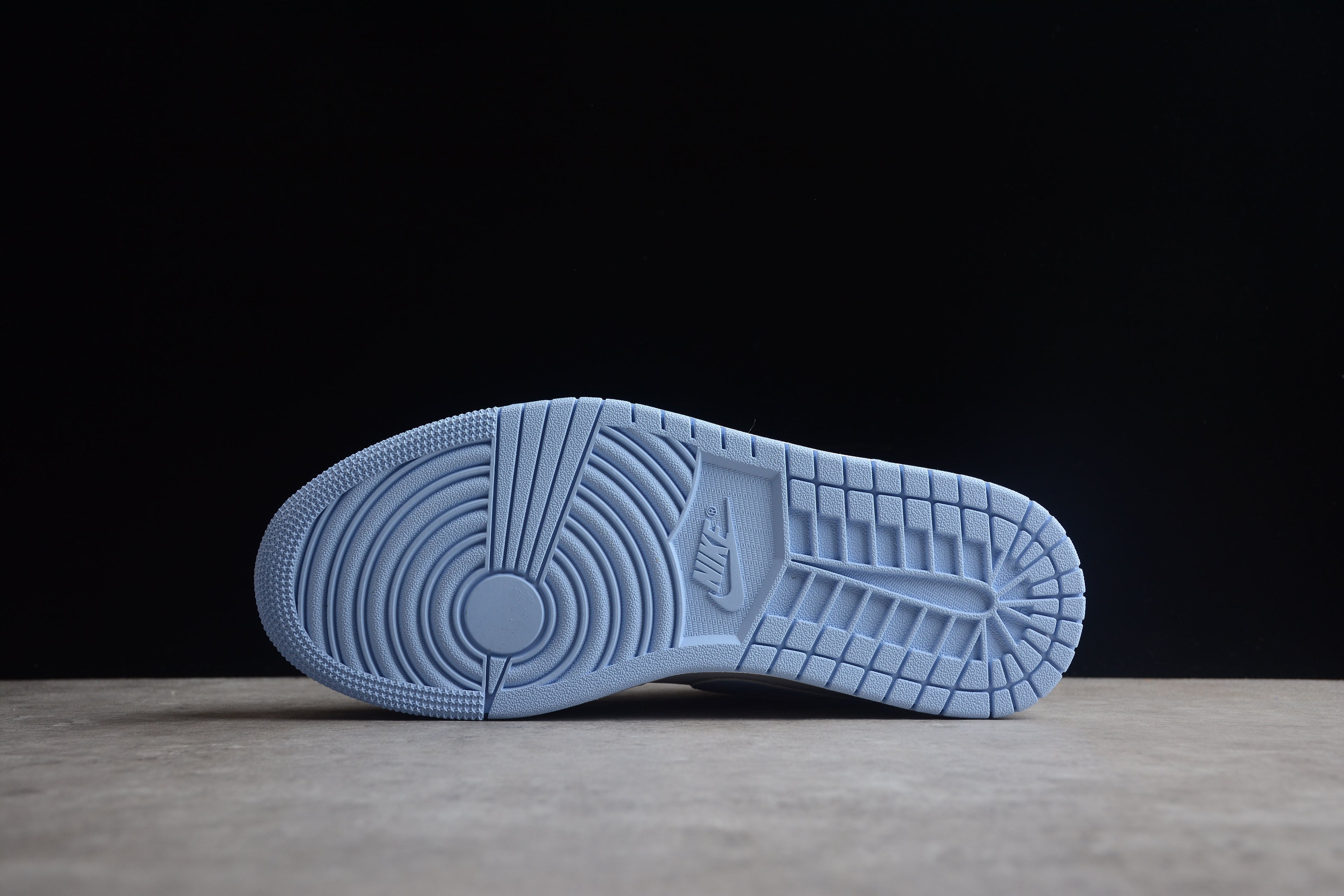 Jordan 1 Low – Azul Claro / Blanco