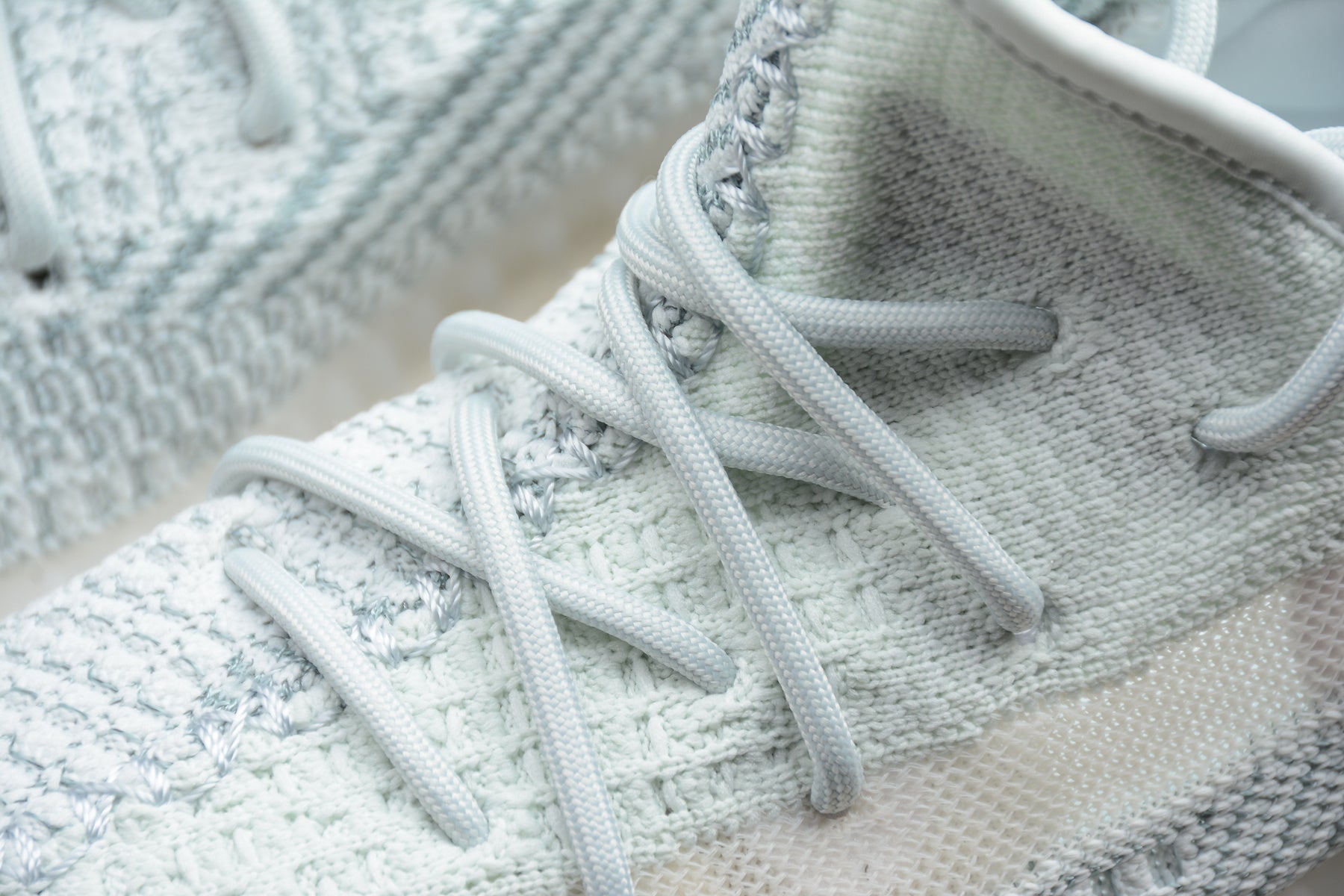 Adidas Yeezy 350 – Azul Claro / Blanco