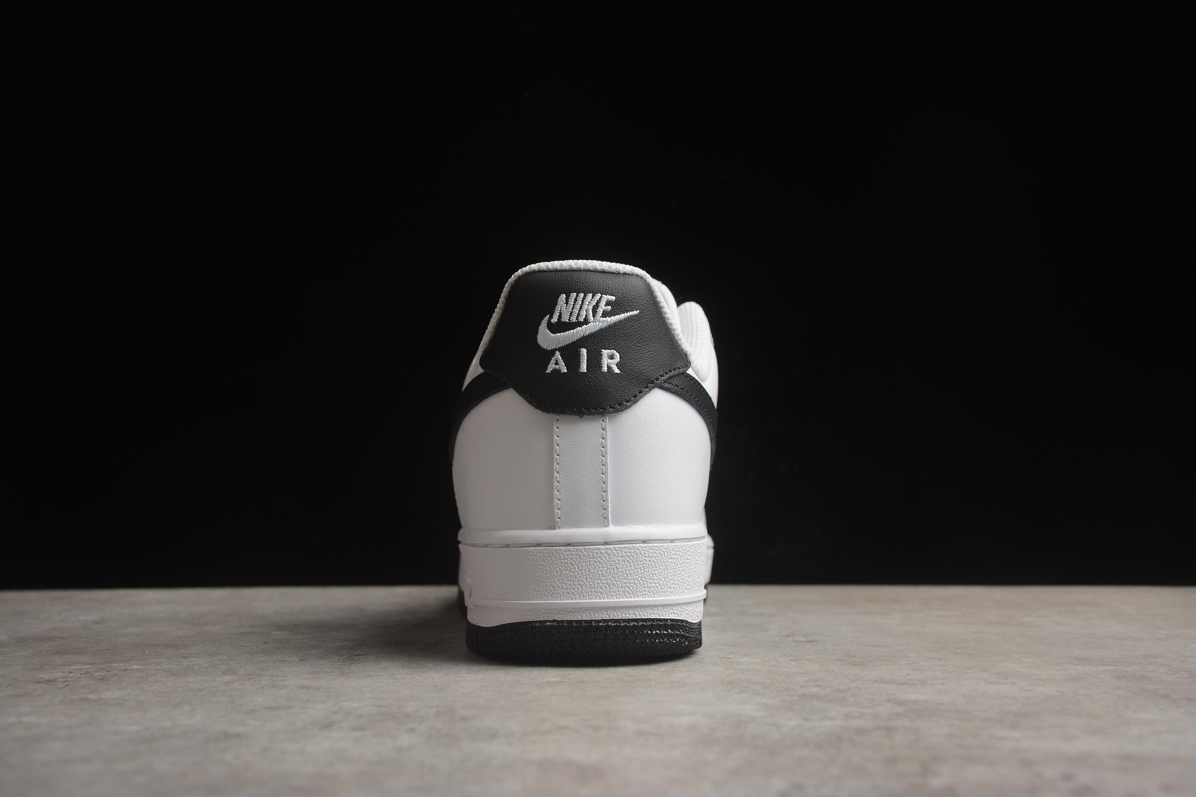 Air Force 1 Low – Blanco / Suela Negra