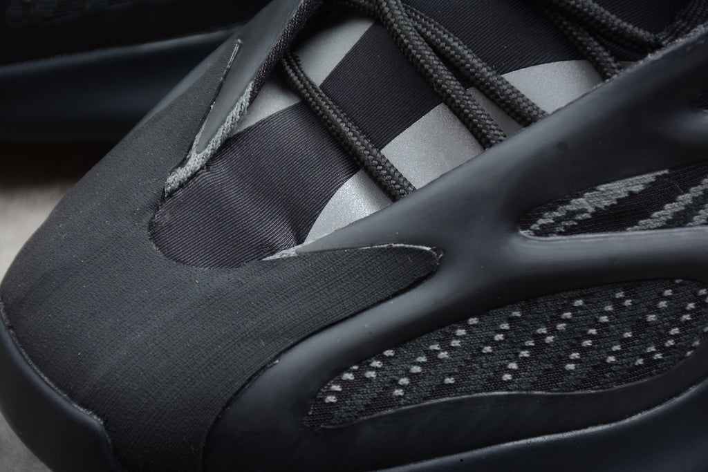 Adidas Yeezy 700 V3 – Gris