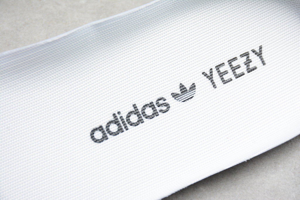 Adidas Yeezy 350 – Blanco / Gris