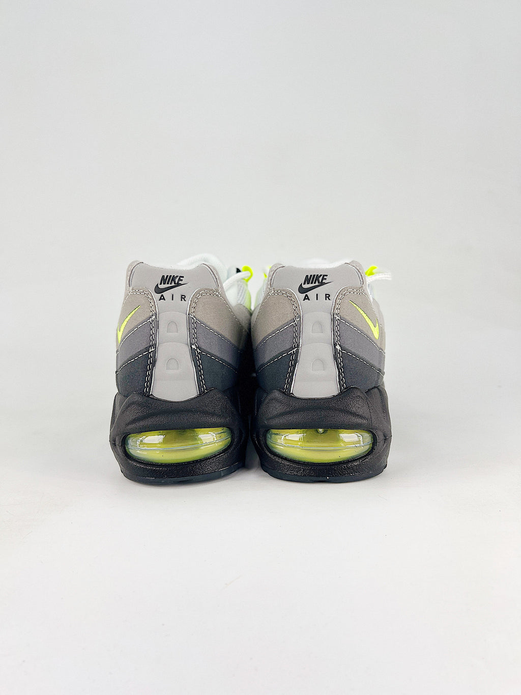 Air Max 95 – Negro / Gris / Amarillo