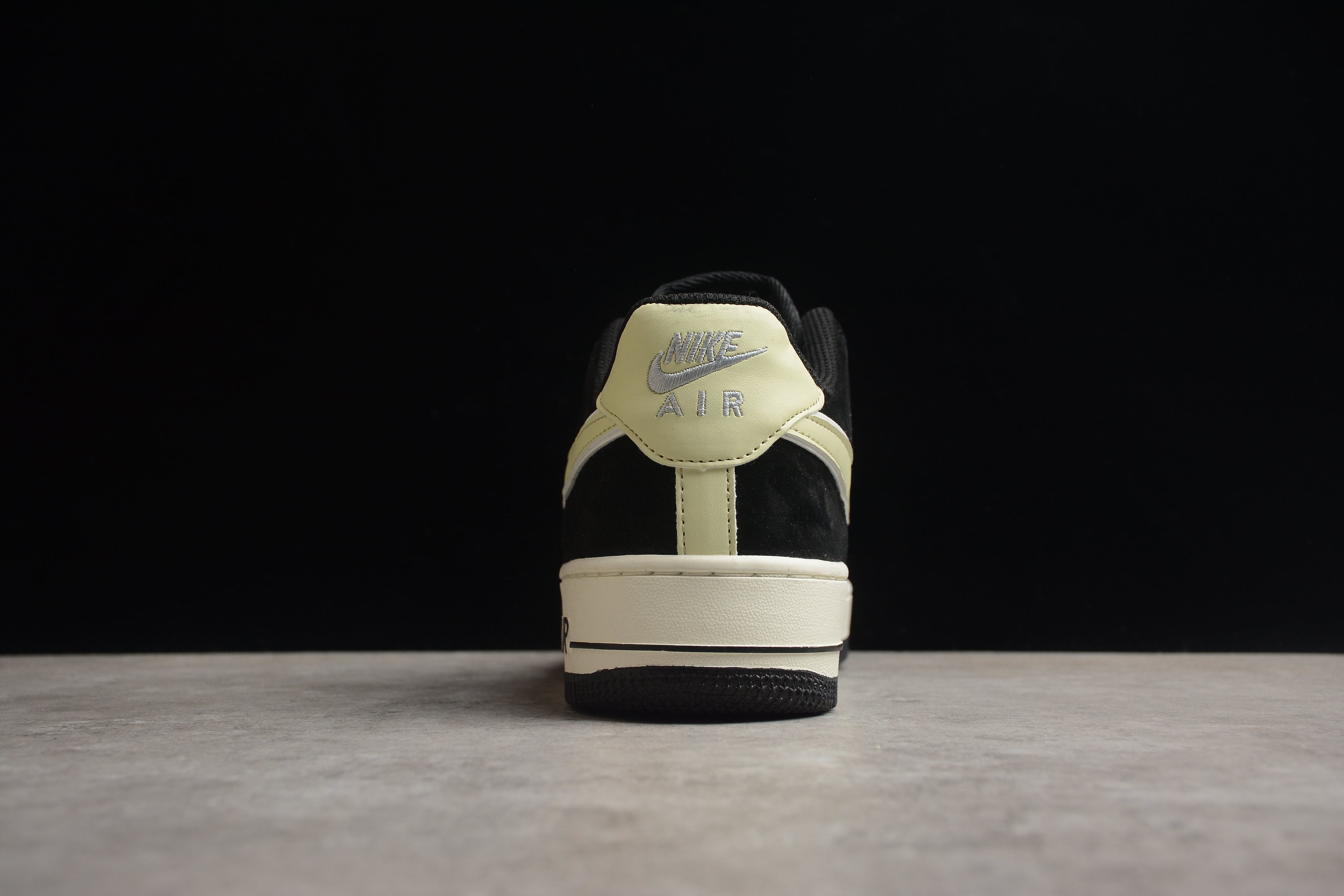 Air Force 1 Low – Negro / Gris / Amarillo