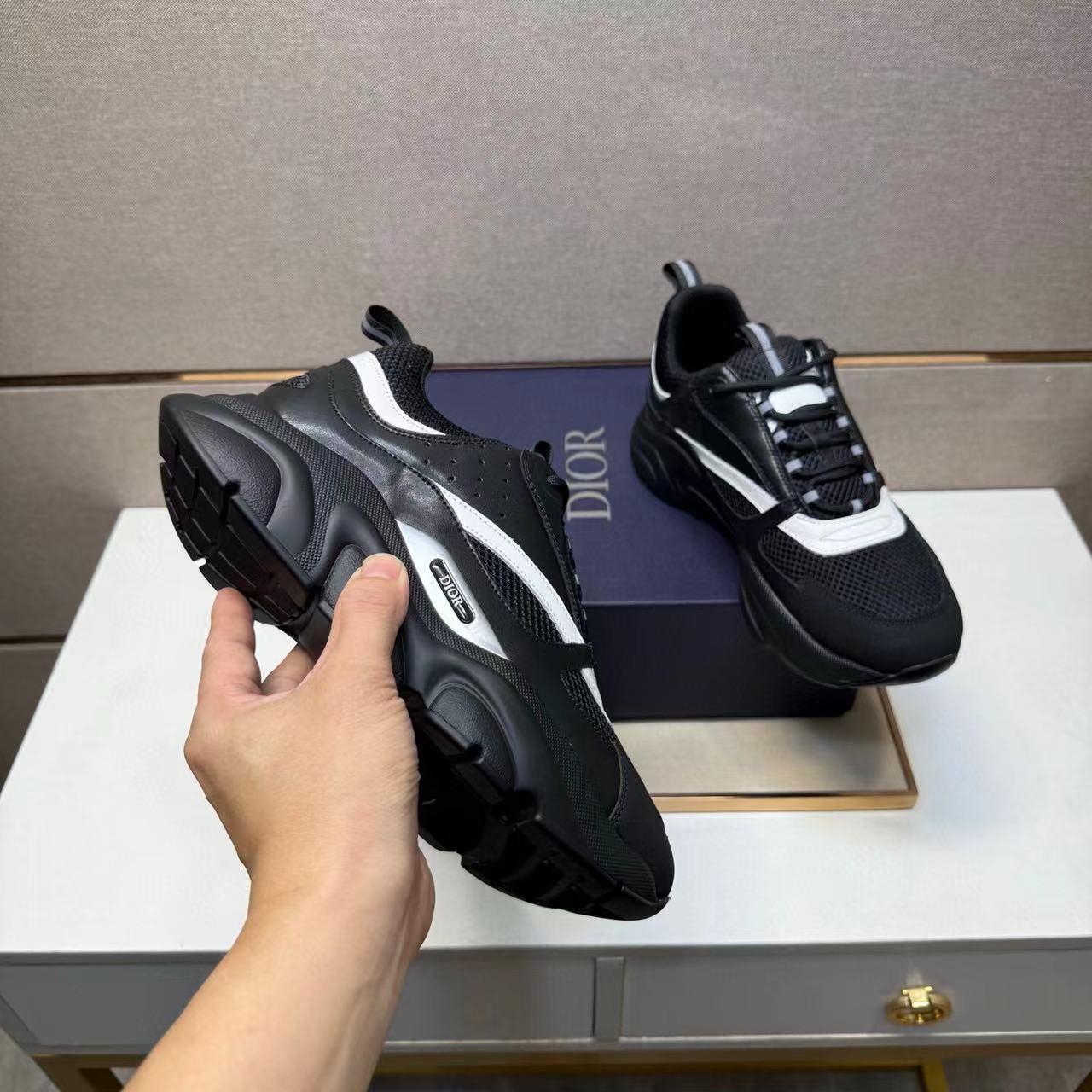 Dior B22 – Negro / Blanco
