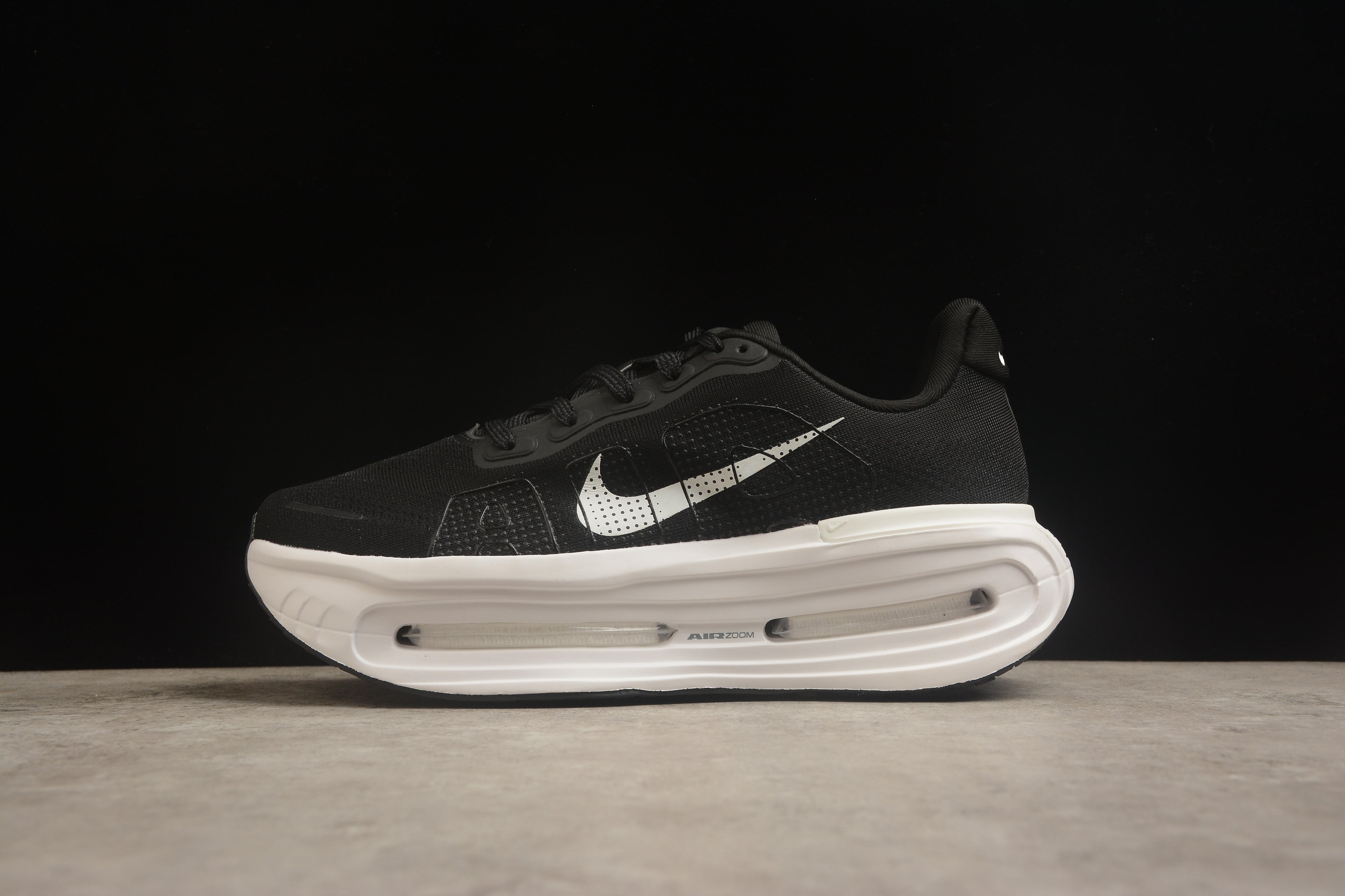 Vomero Premium – Negro / Blanco