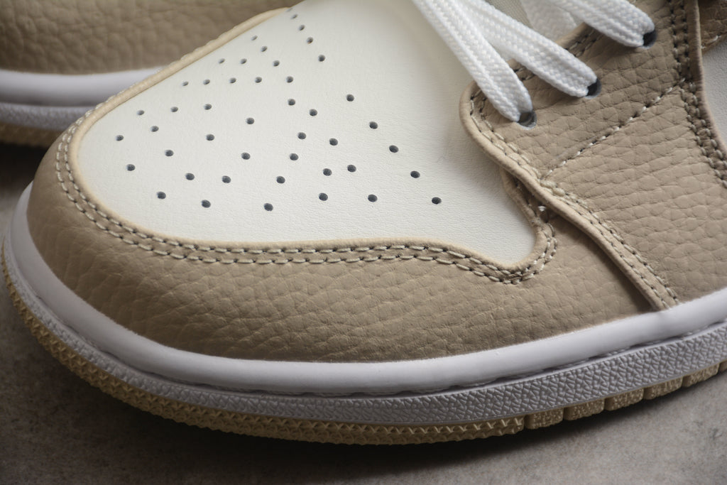 Jordan 1 Low – Beige / Blanco