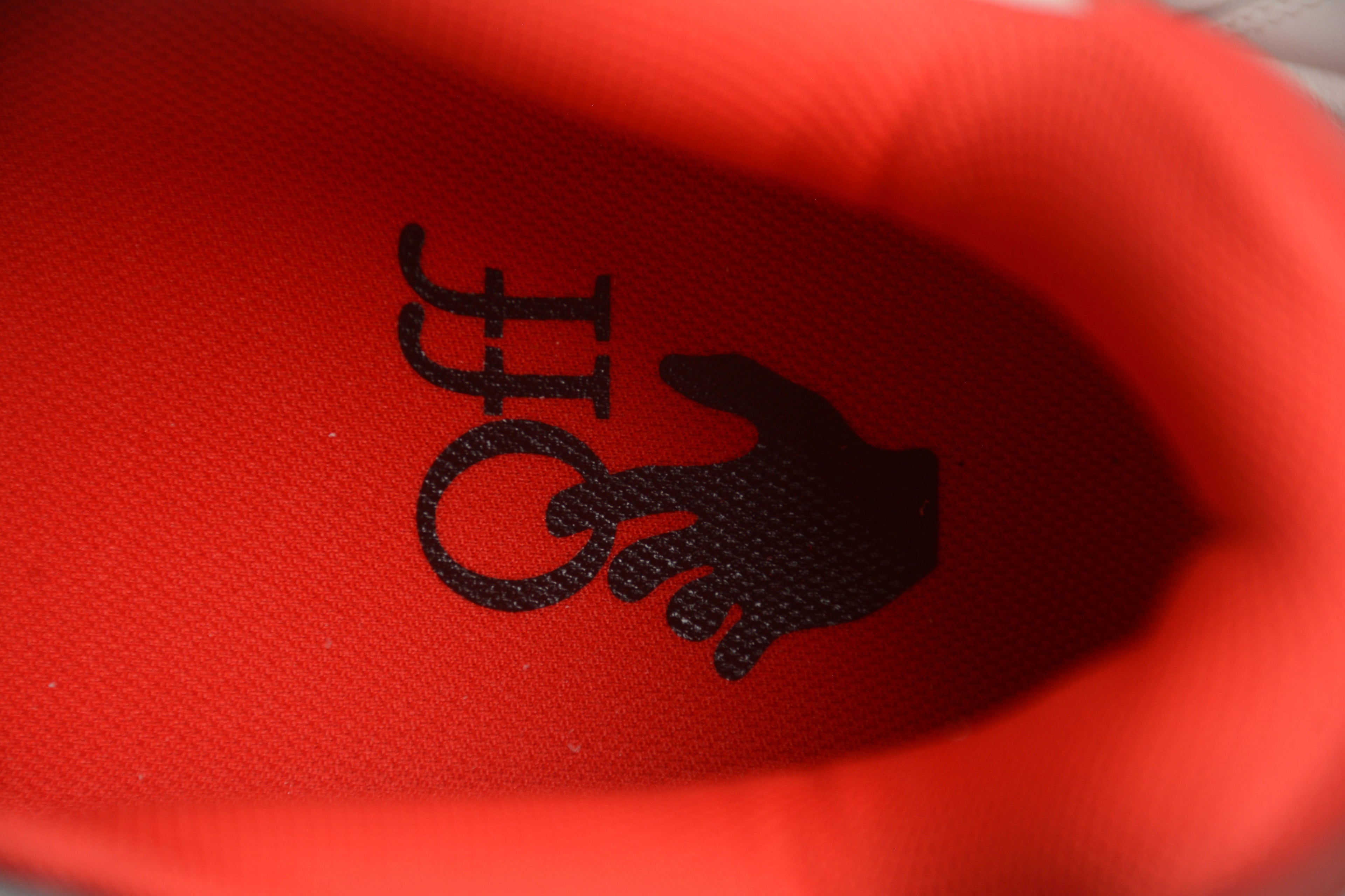 Off-White – Blanco / Rojo