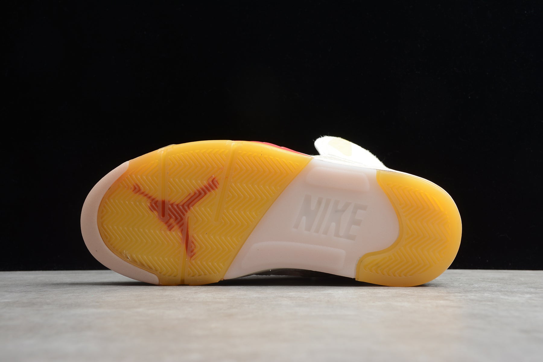 Air Jordan 5 – Beige