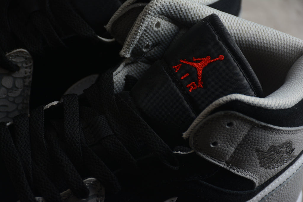Air Jordan 1 Mid – Gris / Negro