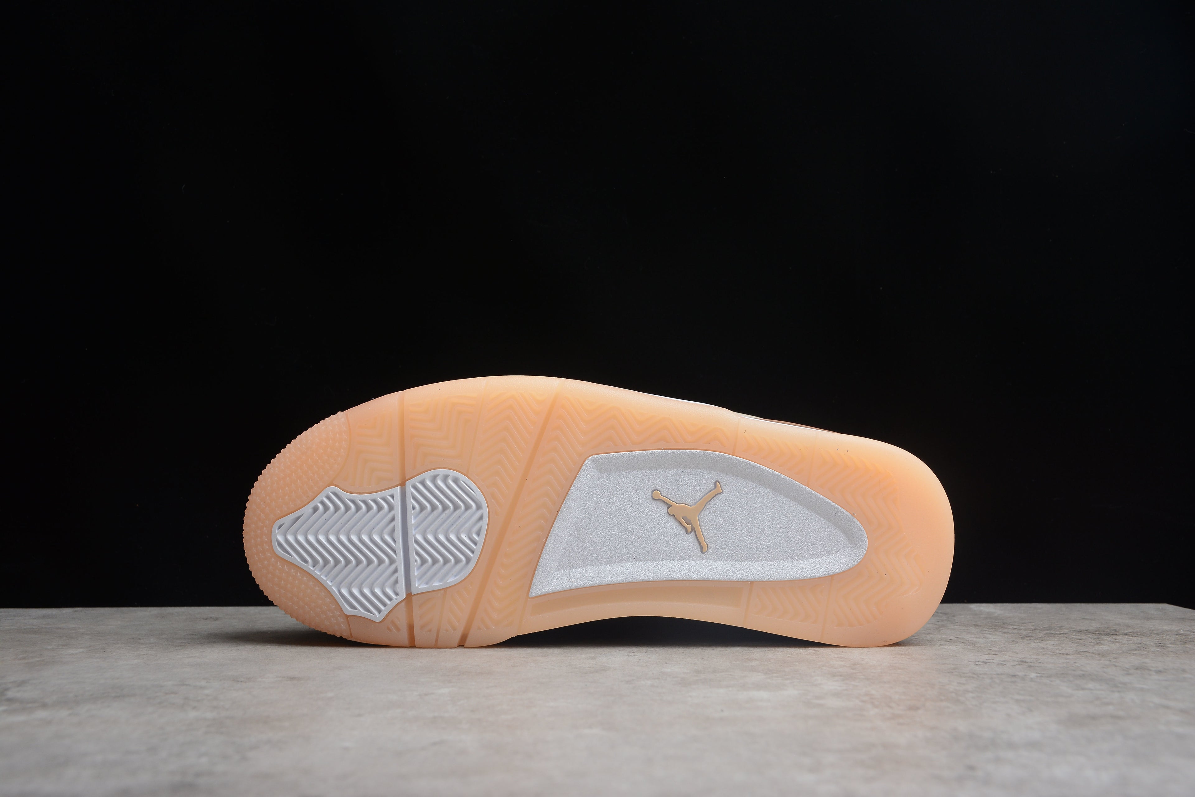 Air Jordan 4 – Rosa / Blanco