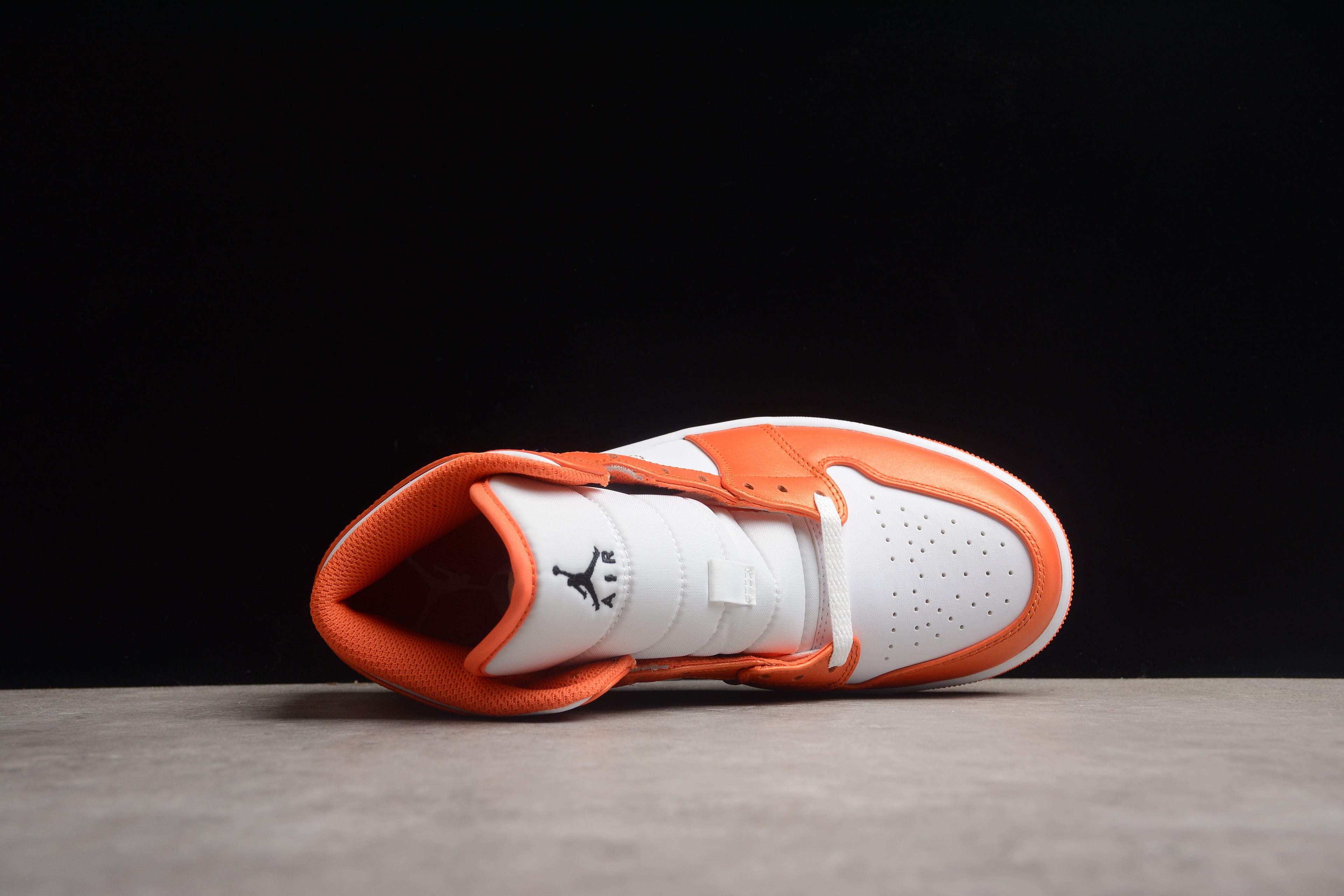 Air Jordan 1 Mid – Naranja / Blanco